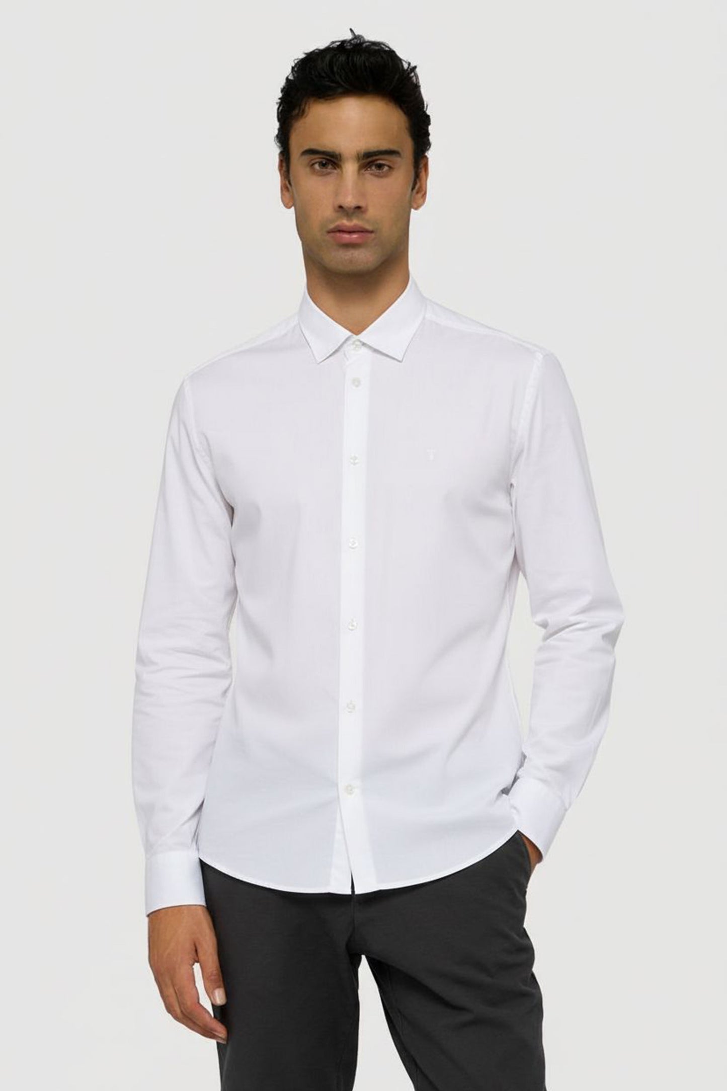 Camicia regular fit in popeline 1|2a120bf88b1568fe8058b8405febc87a0e1768826b8655020be8f80a0efdfd87