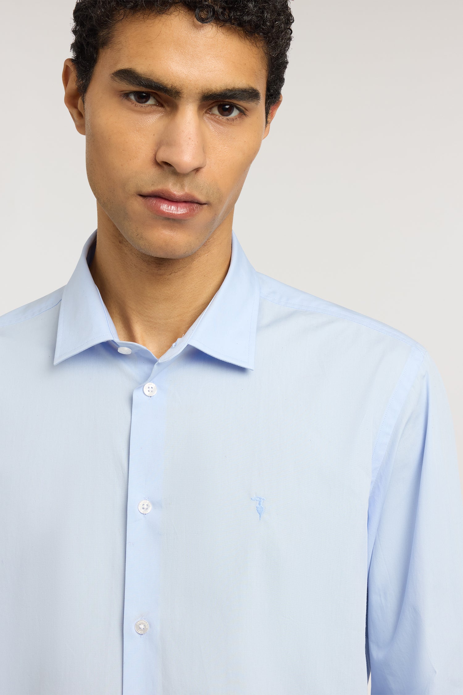 Camicia regular fit in popeline 3|06ab3a9f352281c67afaf564e68cee61362b0d41d8202e2796c8649f0abd29eb