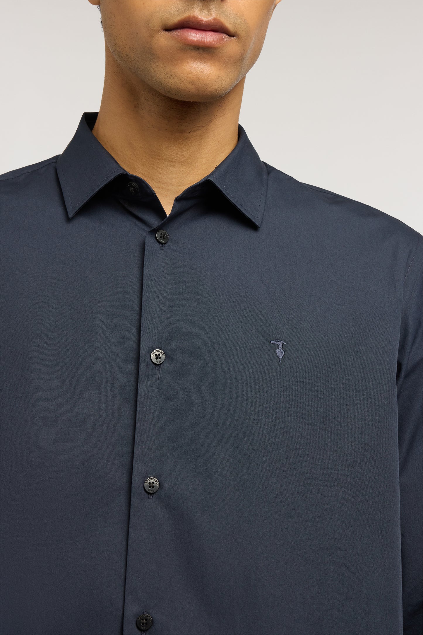 Camicia regular fit in popeline 3|19a95154a59e90c91e7a114b8425473a08200387437c65ba732478aefd1f6e38