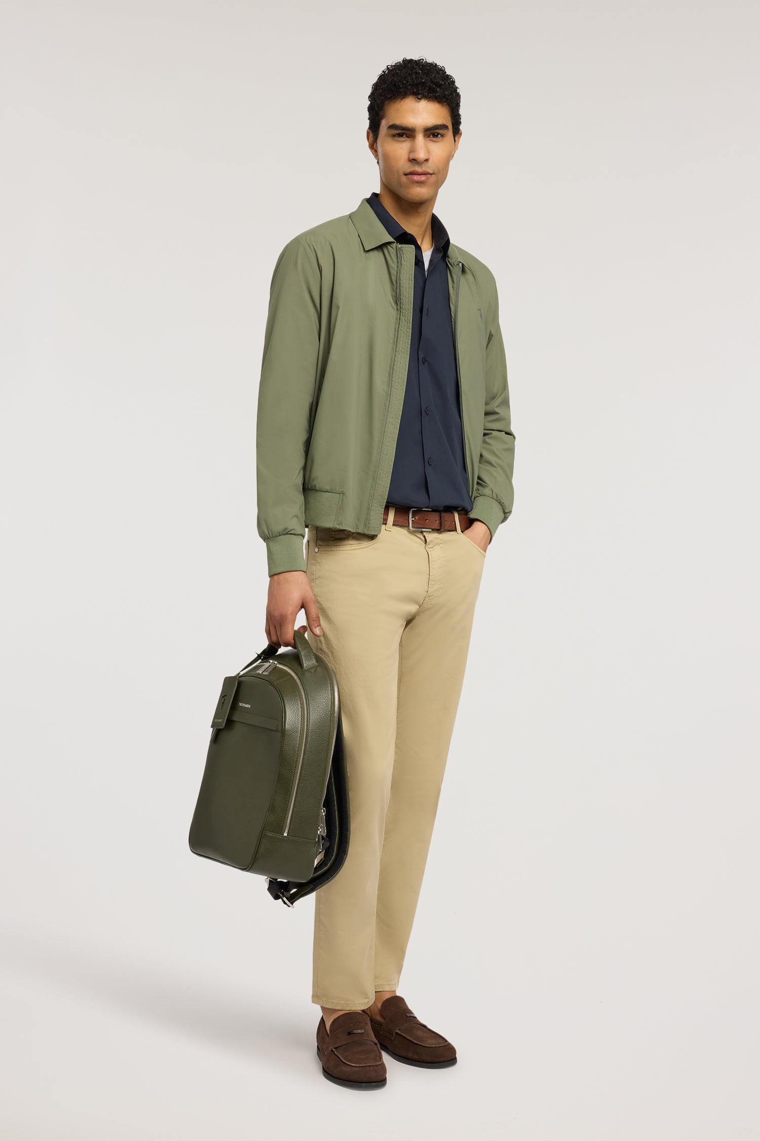 Camicia regular fit in popeline 4|3fead381a98ff7a4fcc6fb56e1349c56ed1e3e28ad9462d6a6d60b57e0549580