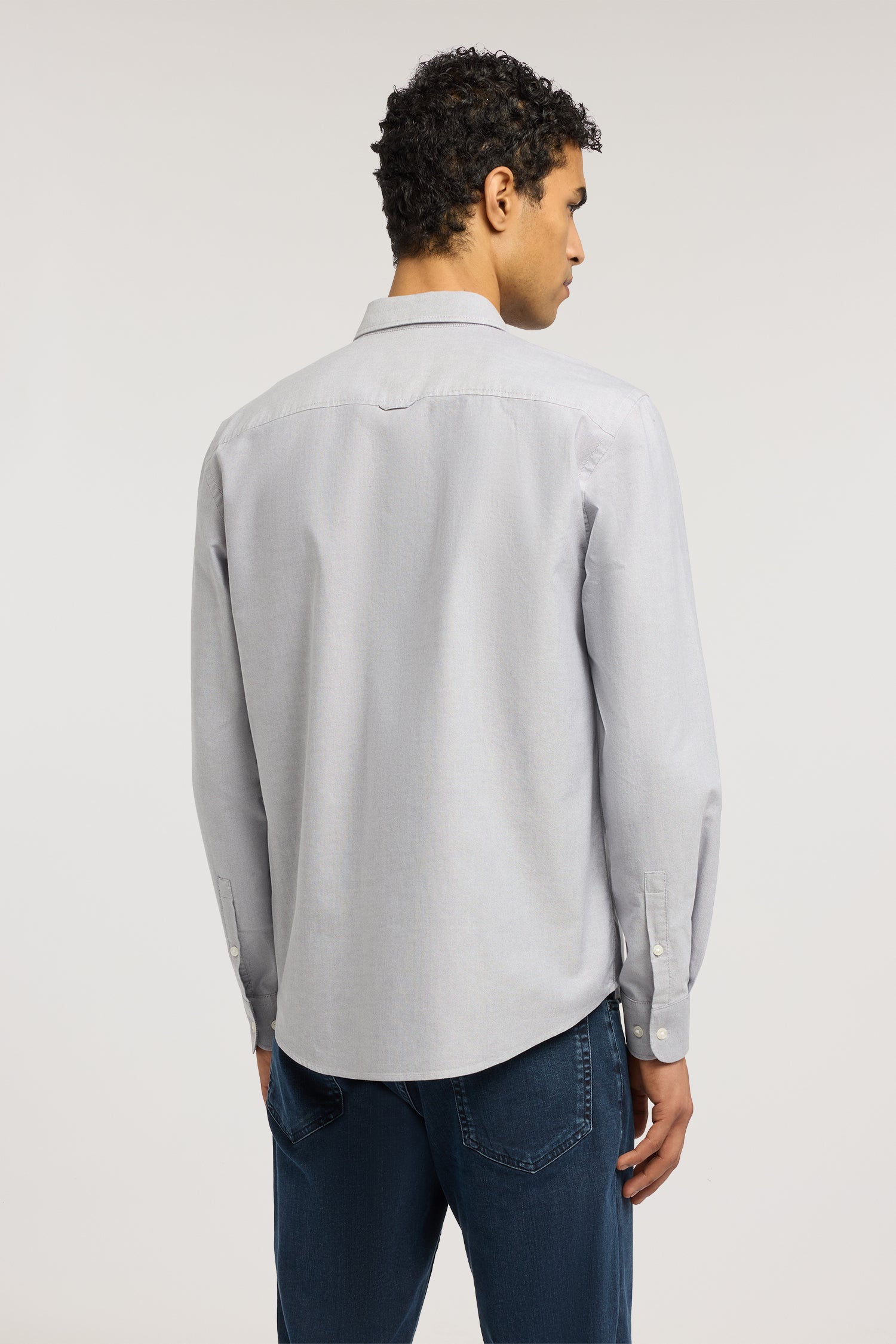 Camicia regular fit in oxford con ricamo Gentle Society 2|497526014a03f470925f99691619820806600c1c565565e593564c2c8afbd51e