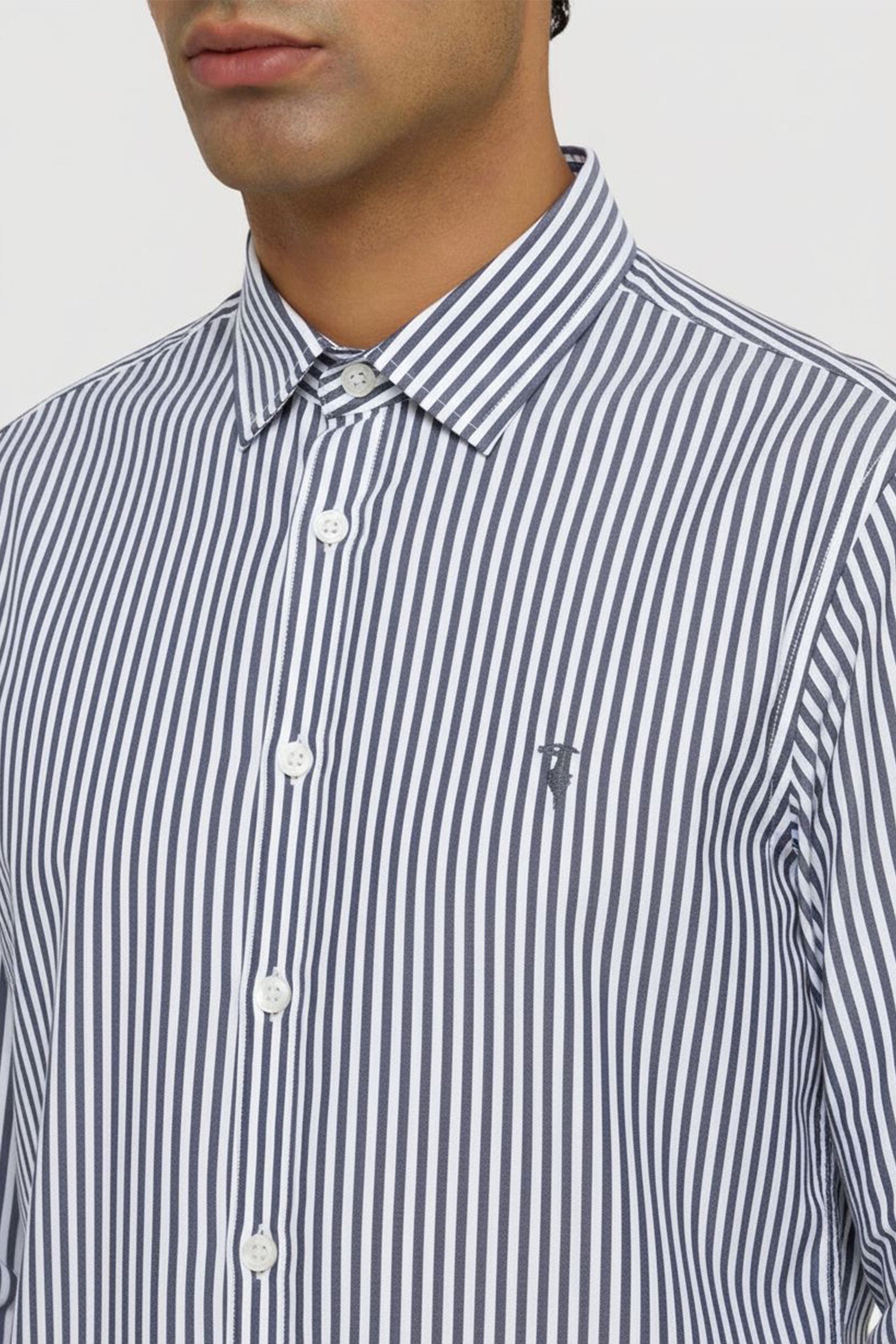 Camicia regular fit in popeline a righe 3|149700f87217df7f8150b0a917baa6c67be55582999929a1a7218216f9dac89c