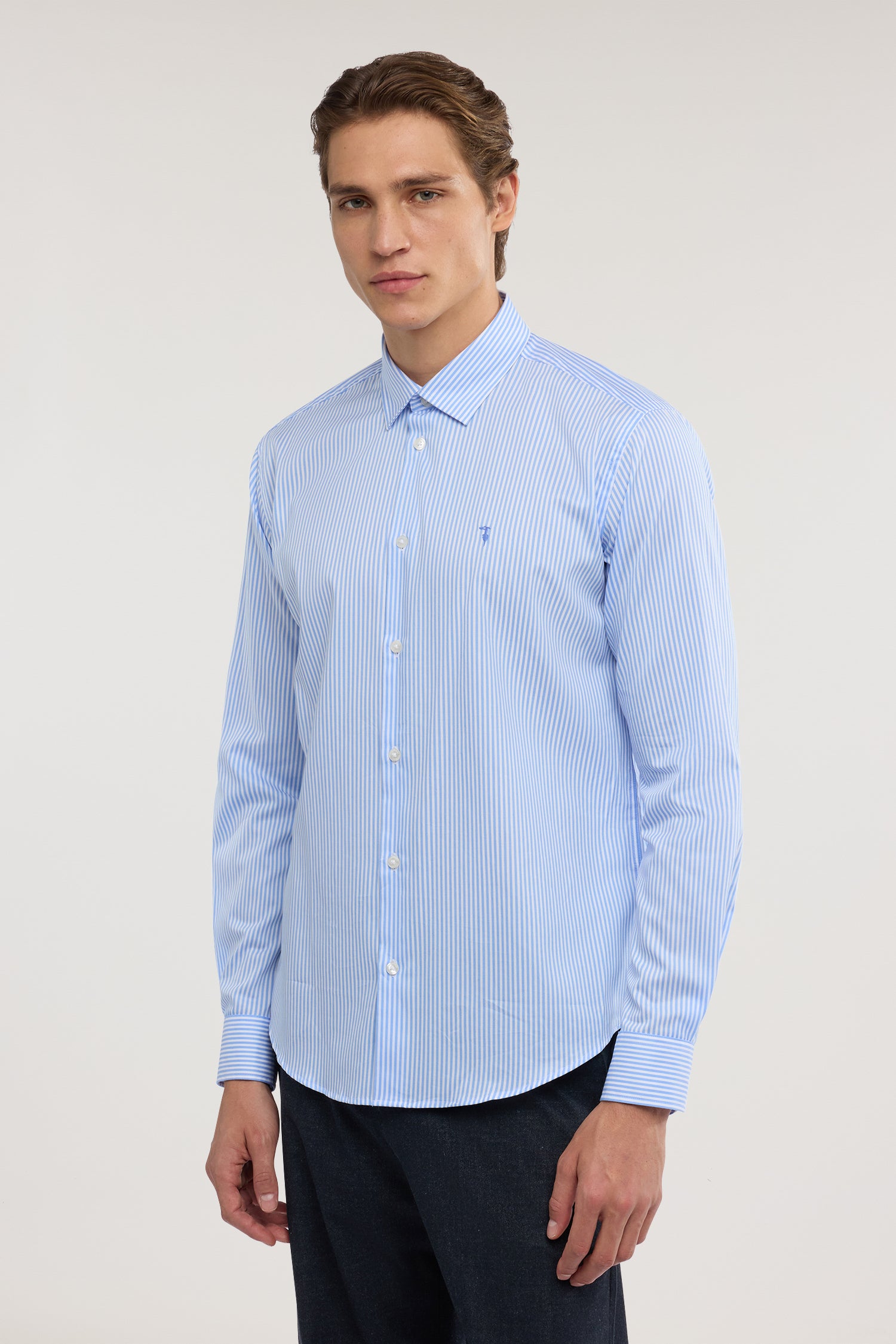 Camicia regular fit in popeline a righe 1|3e955be24a7d218dc6d8d66c574b015c6fb30e585bb66acaac6837c7f604023b