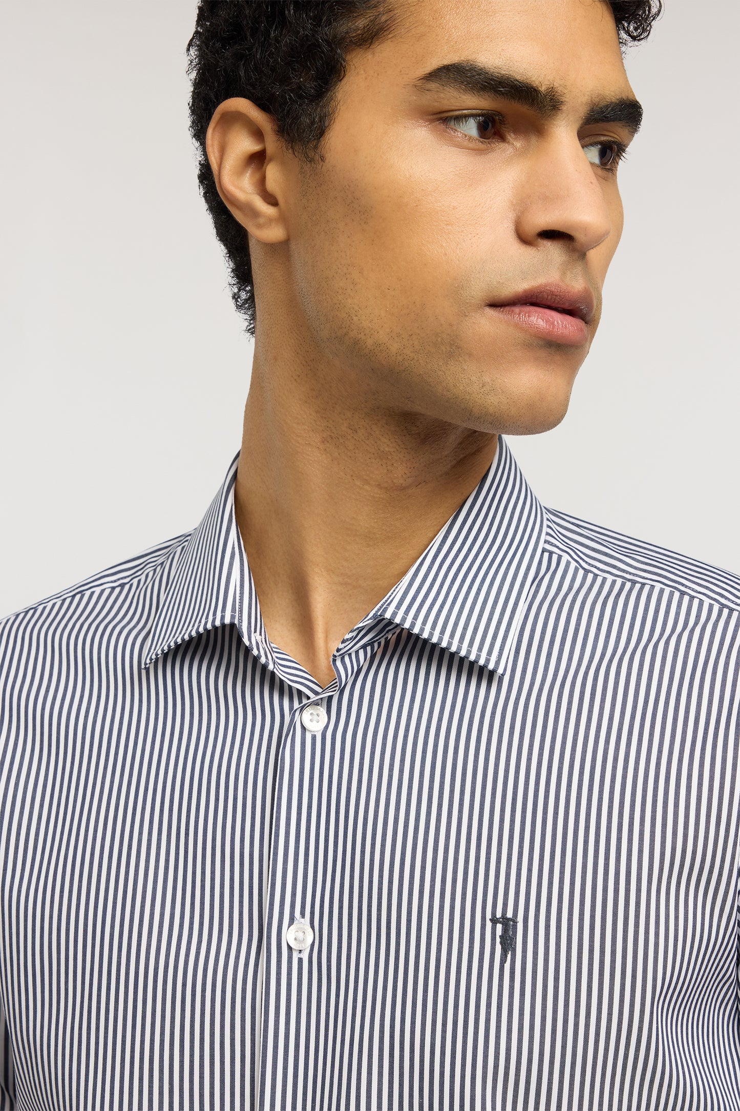 Camicia regular fit in popeline a righe 3|9656edfb19ab6d048ab922a533ba72d3a1568ca3d304b819a074e07c2ba5081c