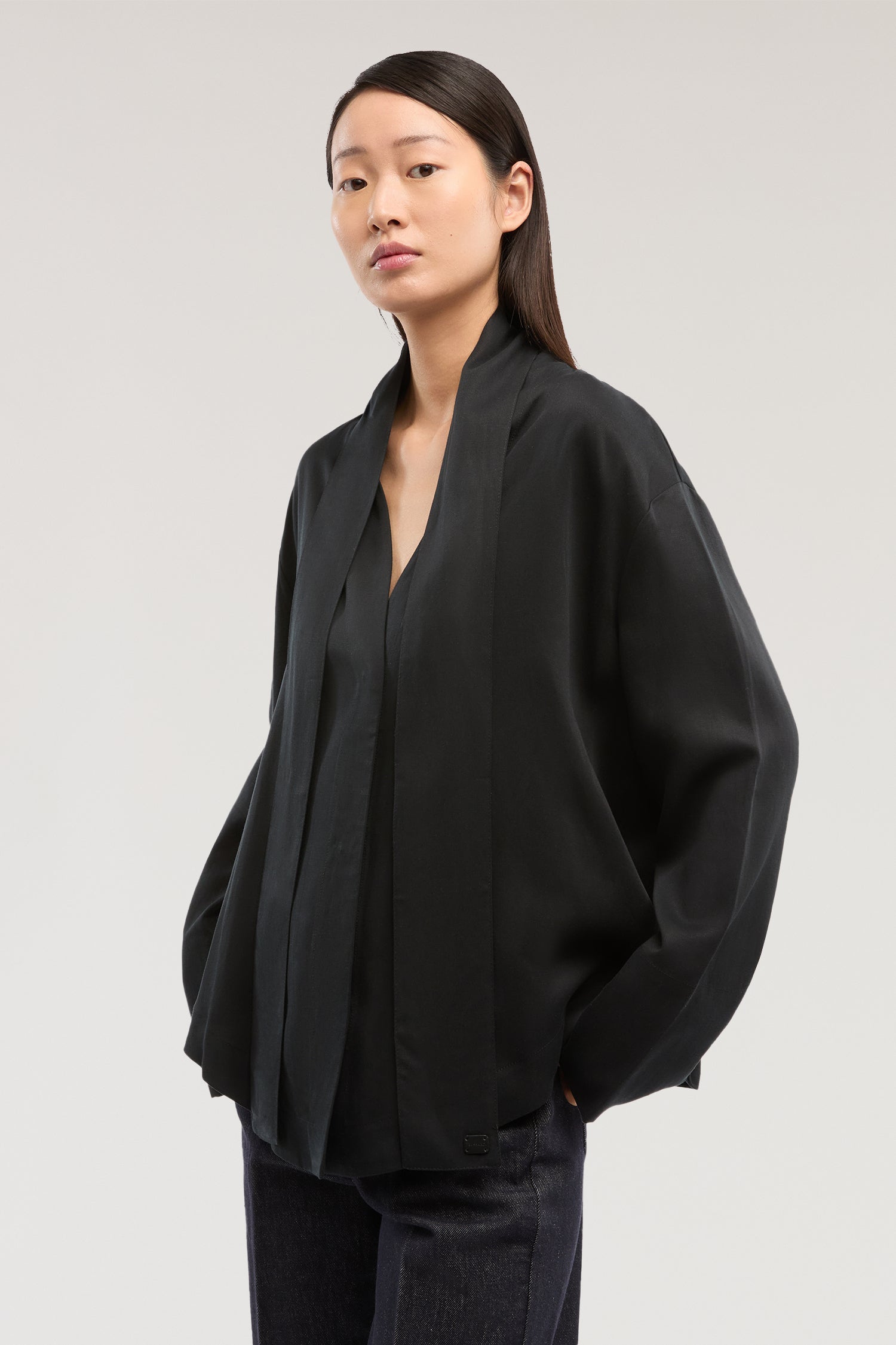 Giacca camicia relaxed fit con sciarpa 4|183fb23d2e6109c5c39c5f141346ecd286ab0dbdf9a5a3bc4d3e729125affccd