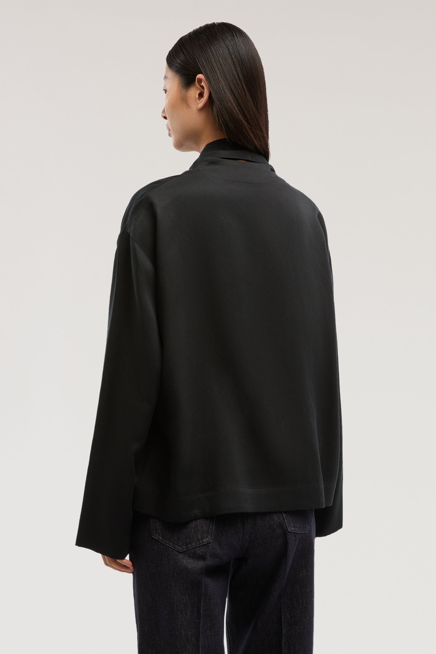 Giacca camicia relaxed fit con sciarpa 2|c1615c13655d9daae103be1aa530edf5f88faa424d532cfd8d82394409402e60