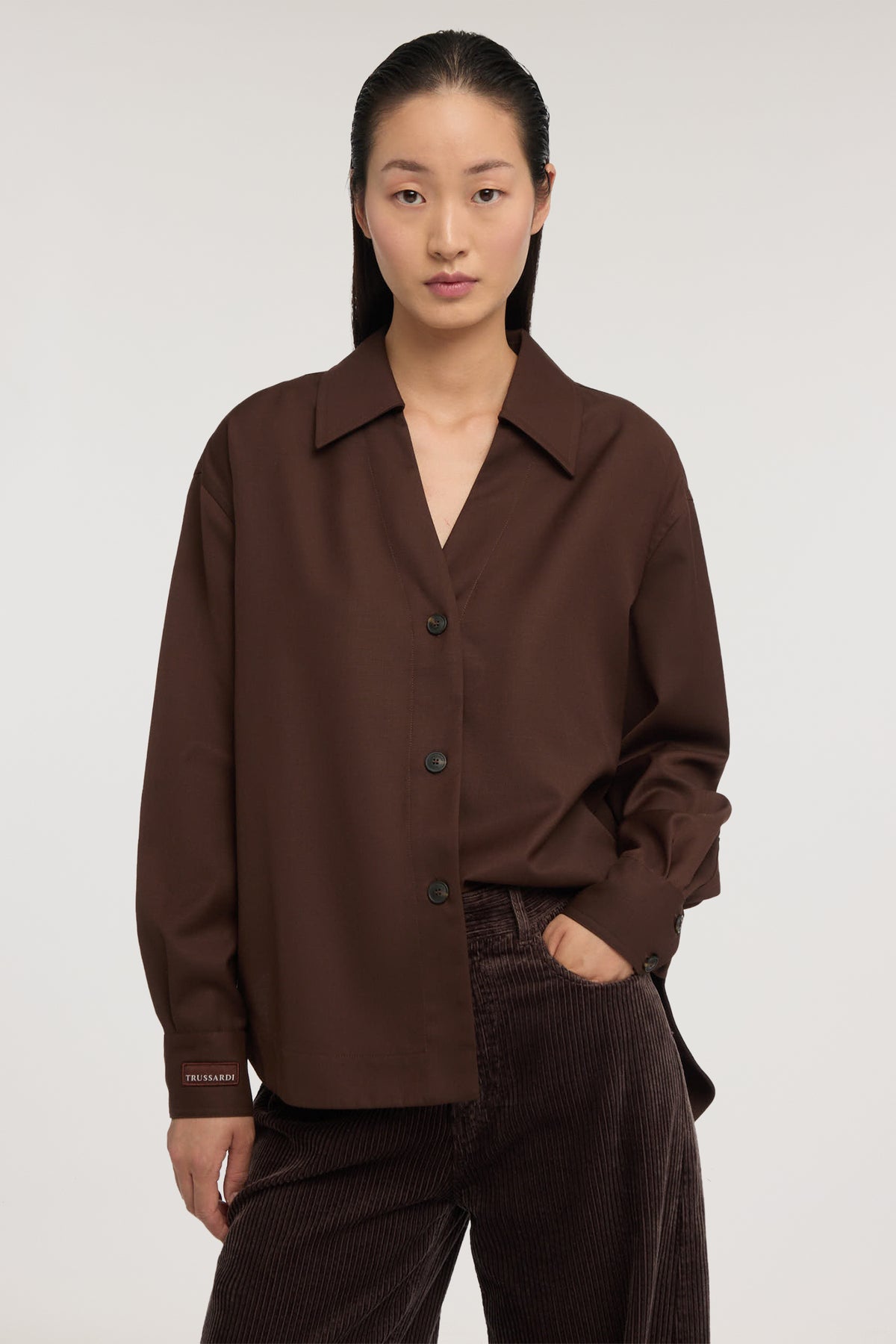 Camicia con martingala in frescolana 1|aea544c815cffc189b563a4e6dfc9d3afaabb24f61ac7da8f5dd215870a9b84e