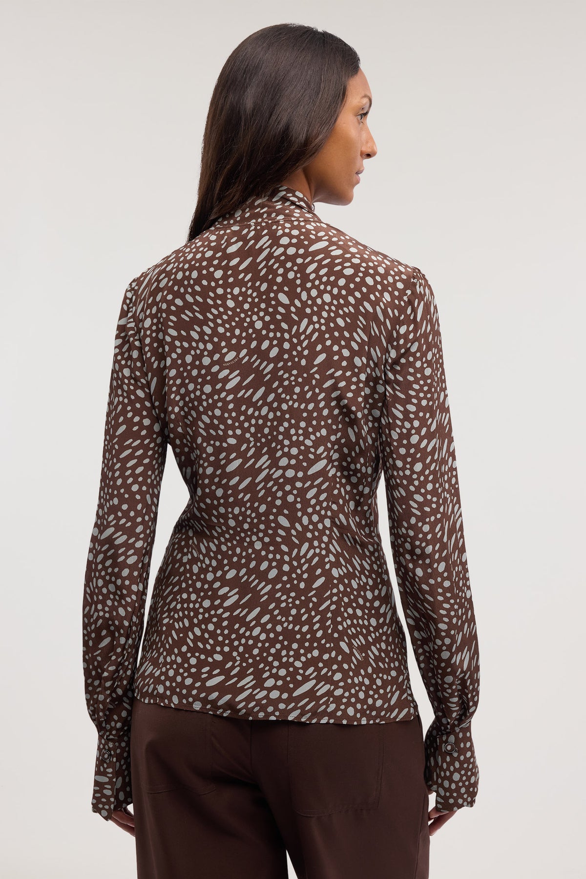 Camicia con stampa e sciarpina al collo 4|a383170a6781ec0b38d116b3c18b862586a3ac58585bc11fbf498492e48a848d
