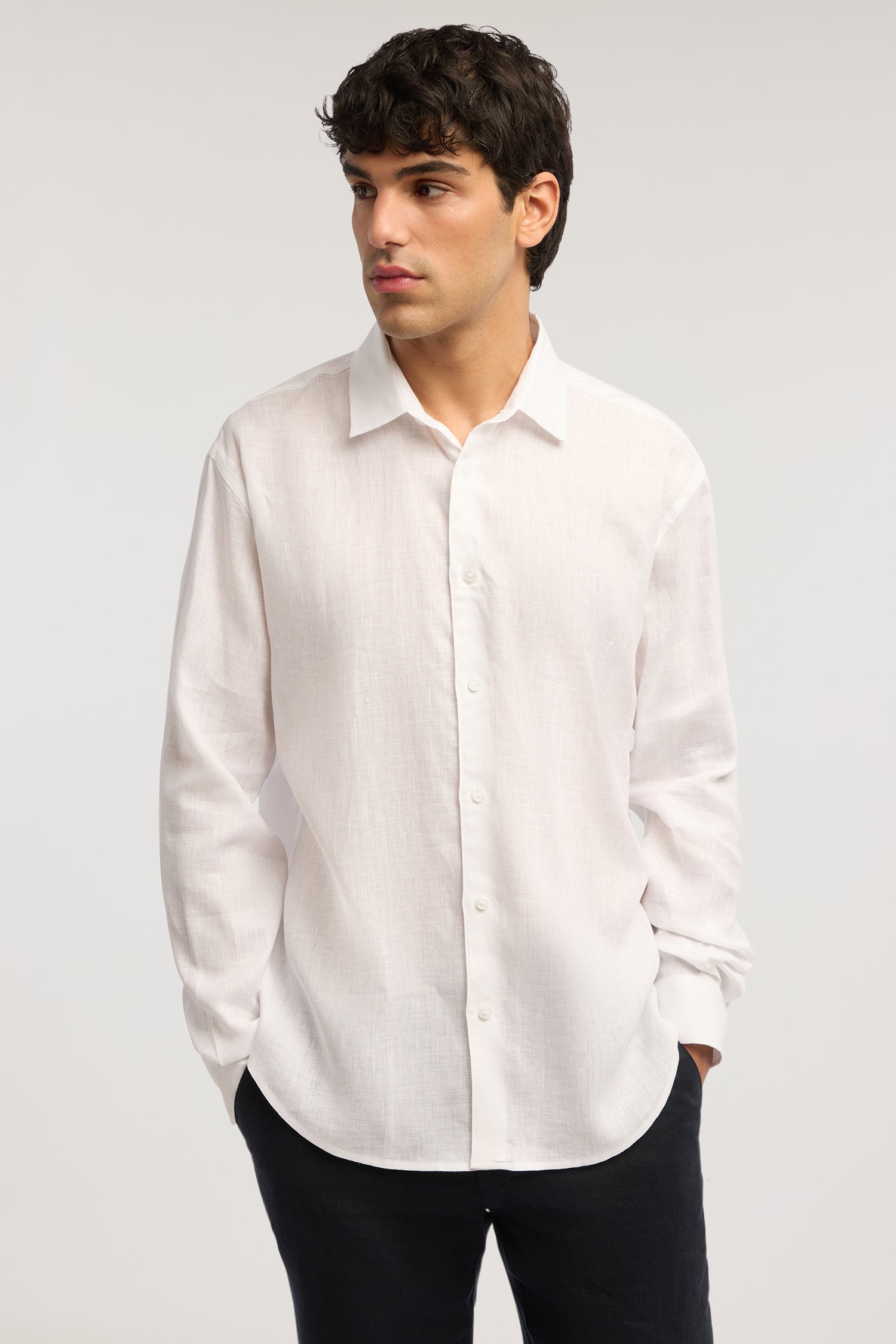 Camicia regular fit in lino 1|a20753947e9903d903c6973759ef6740832d2ec7ea48cecfb5130c617e9d5abc