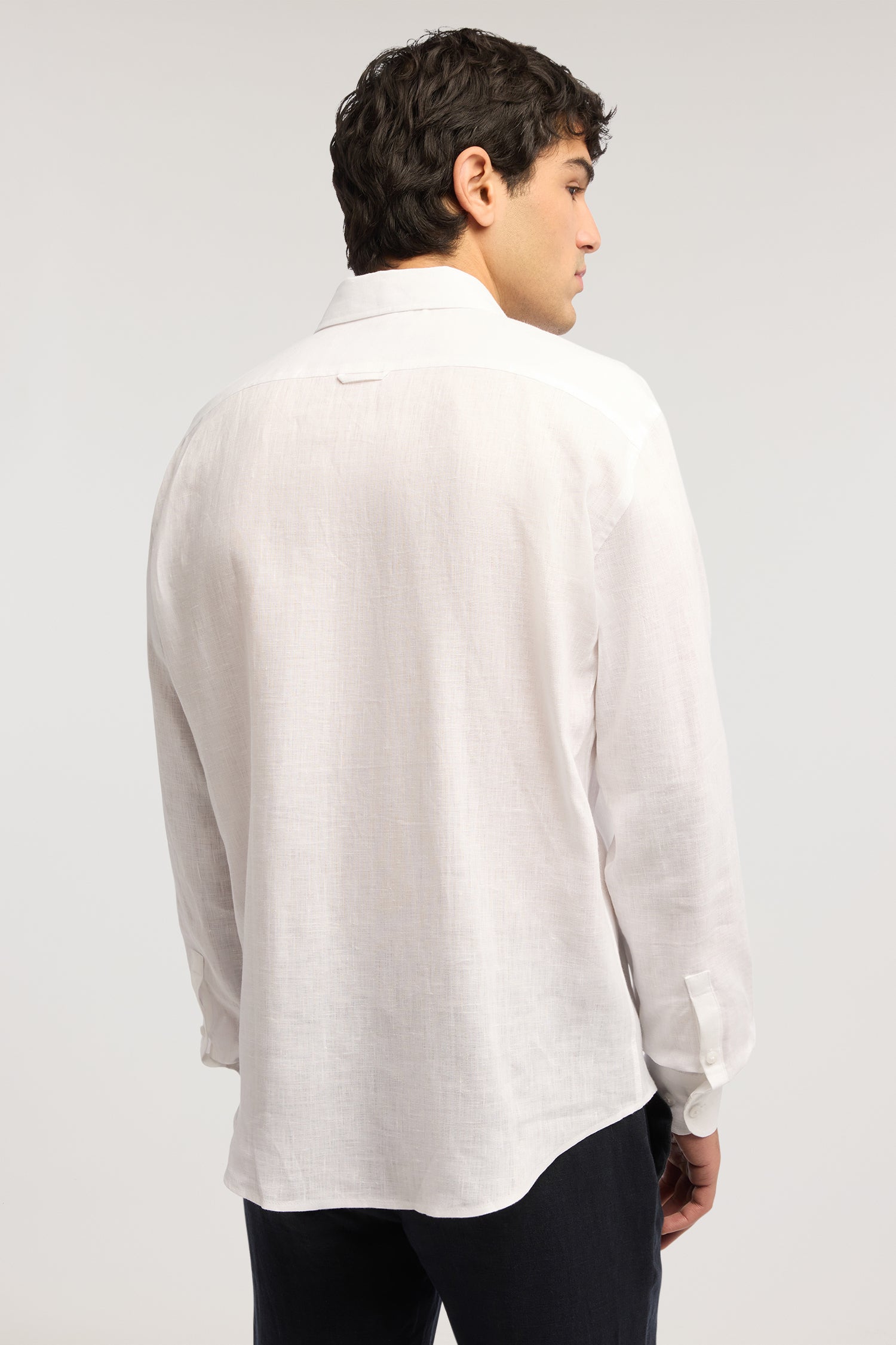 Camicia regular fit in lino 2|c2132ac1f9a803ee3ca59f6afbe5d561cc97304c6511287fd63b1c0edb9b8072