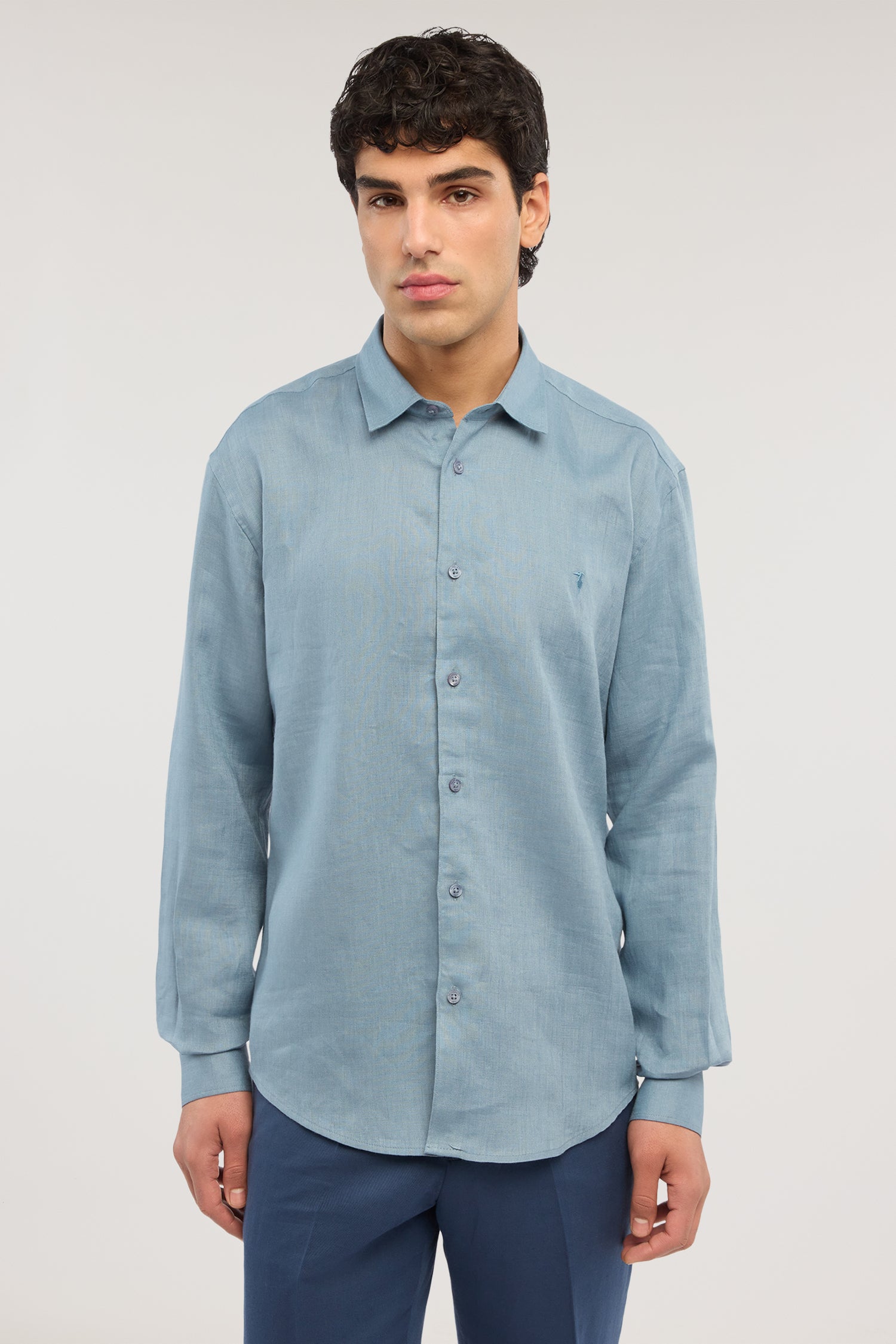 Camicia regular fit in lino 1|be0585b5fa2b139de497081176e886acd224a3d851cfdbced9cfc757c154b966