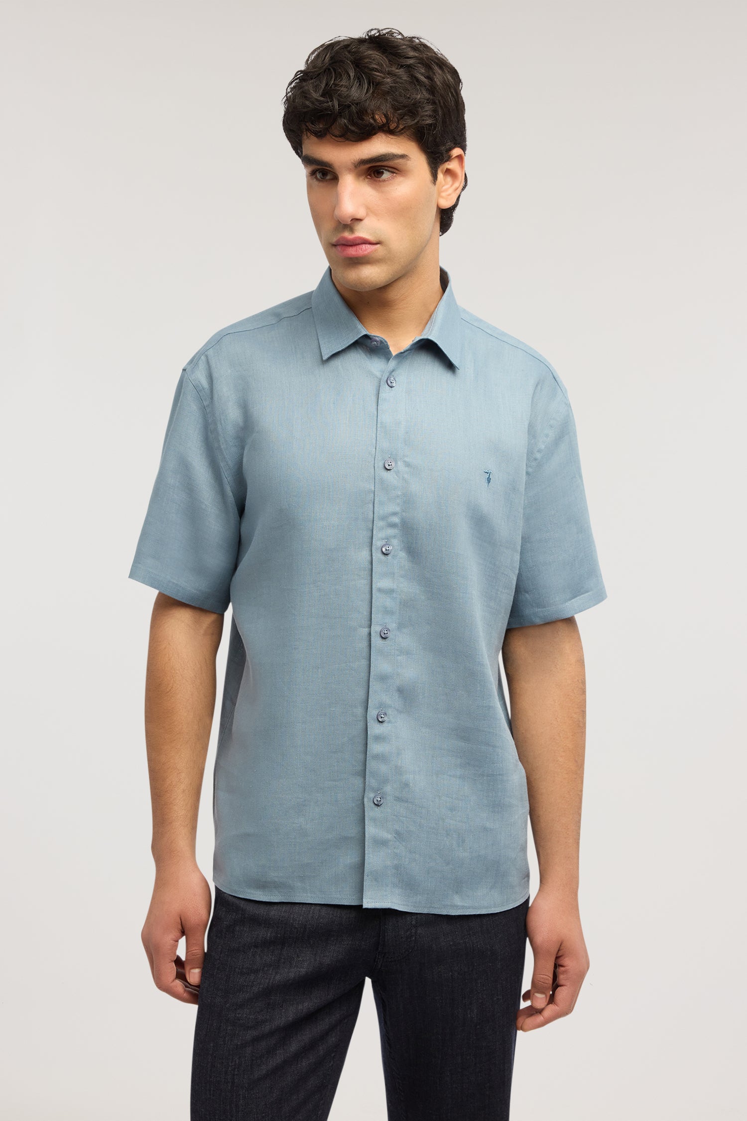 Camicia a maniche corte in lino  1|775dd989baaf305fc466dab50810bf4b74b4b730c8a7371b99f44f1a6d06174e