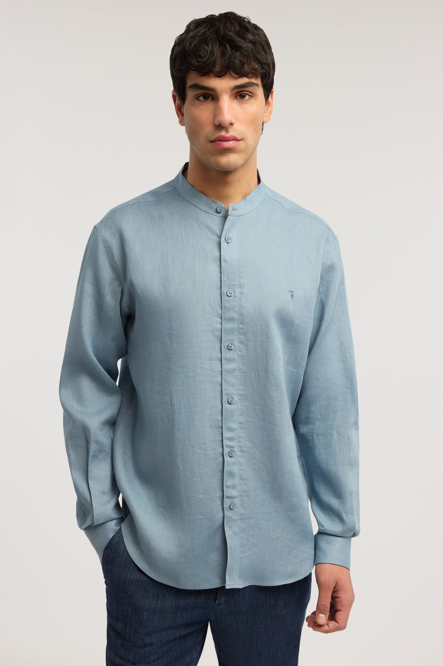 Camicia con collo coreano in lino 1|e97382dac5f71dd0c2ca0cc77f8fd804a652aaa512433eadd7e661530578c209