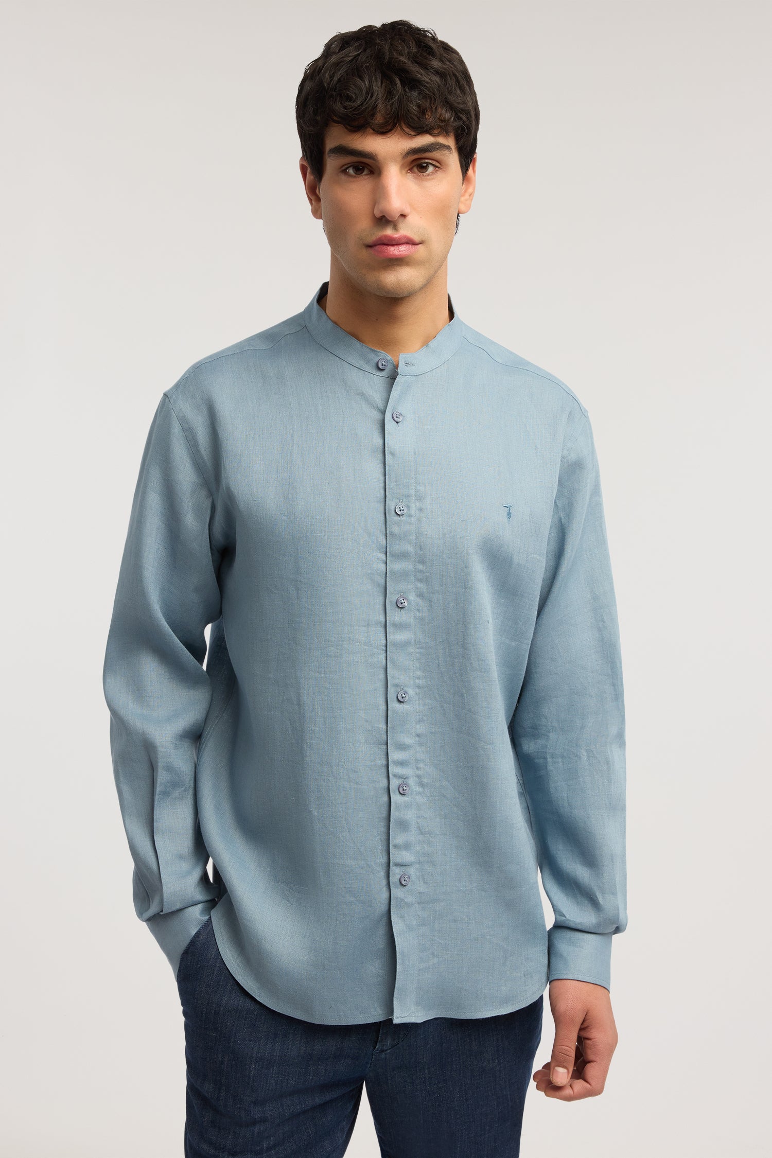 Camicia con collo coreano in lino 1|e97382dac5f71dd0c2ca0cc77f8fd804a652aaa512433eadd7e661530578c209