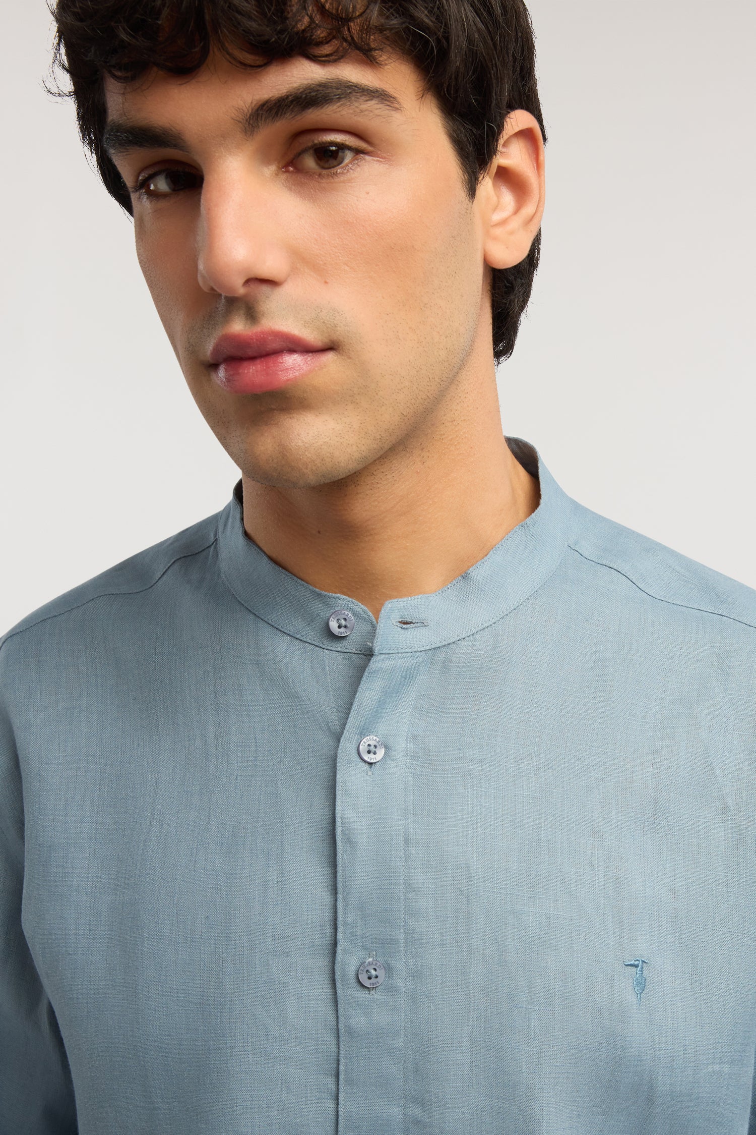 Camicia con collo coreano in lino 3|1e9d0765fcf10a6f30bdd508696c163845d22004d2bae99795821cffd11566d0
