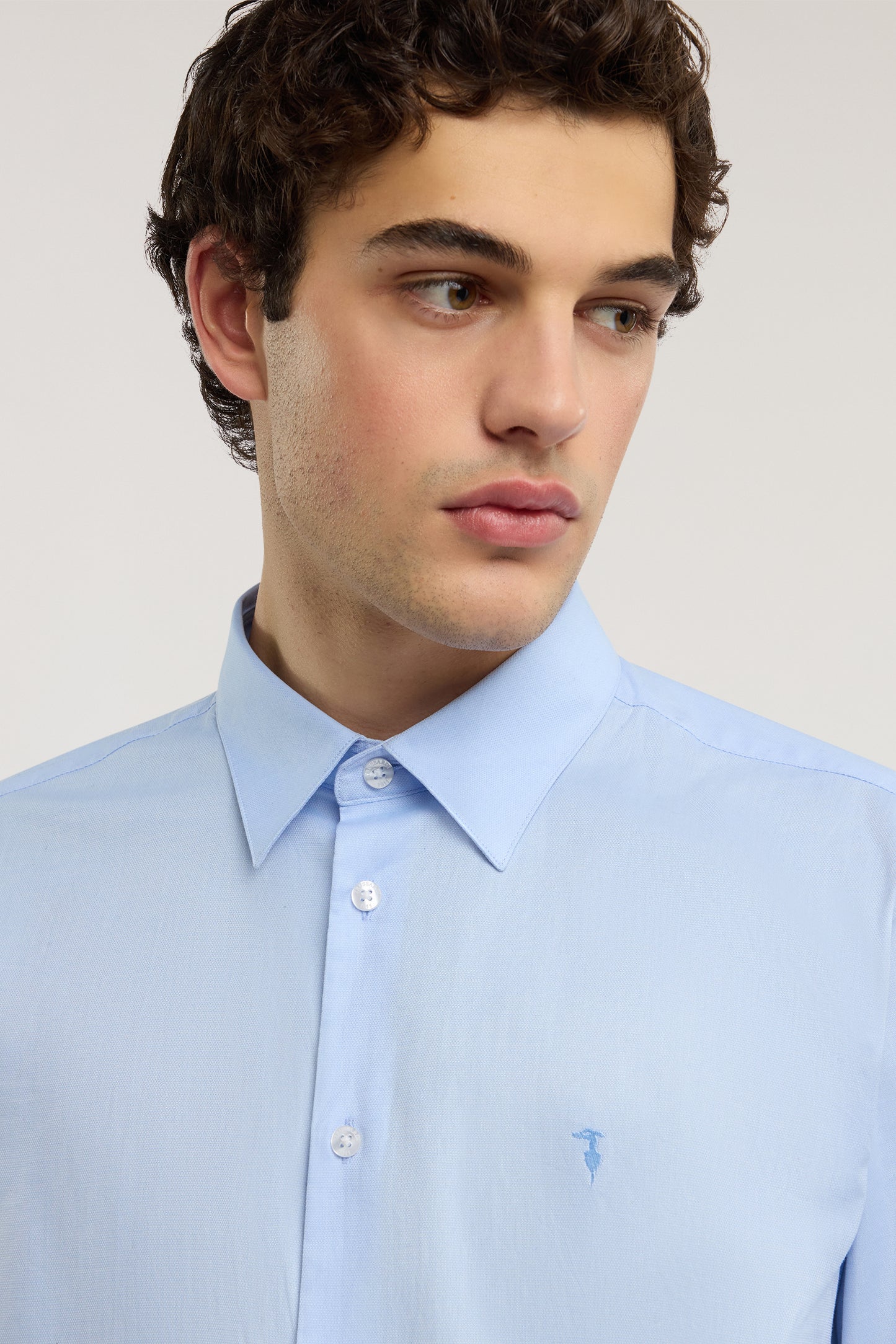 Camicia slim fit in cotone lavorato elasticizzato 3|b4d706df2f79bf71f3ff560165cfd81ff1a9959f9d98335fe53f19f3ed5147e0