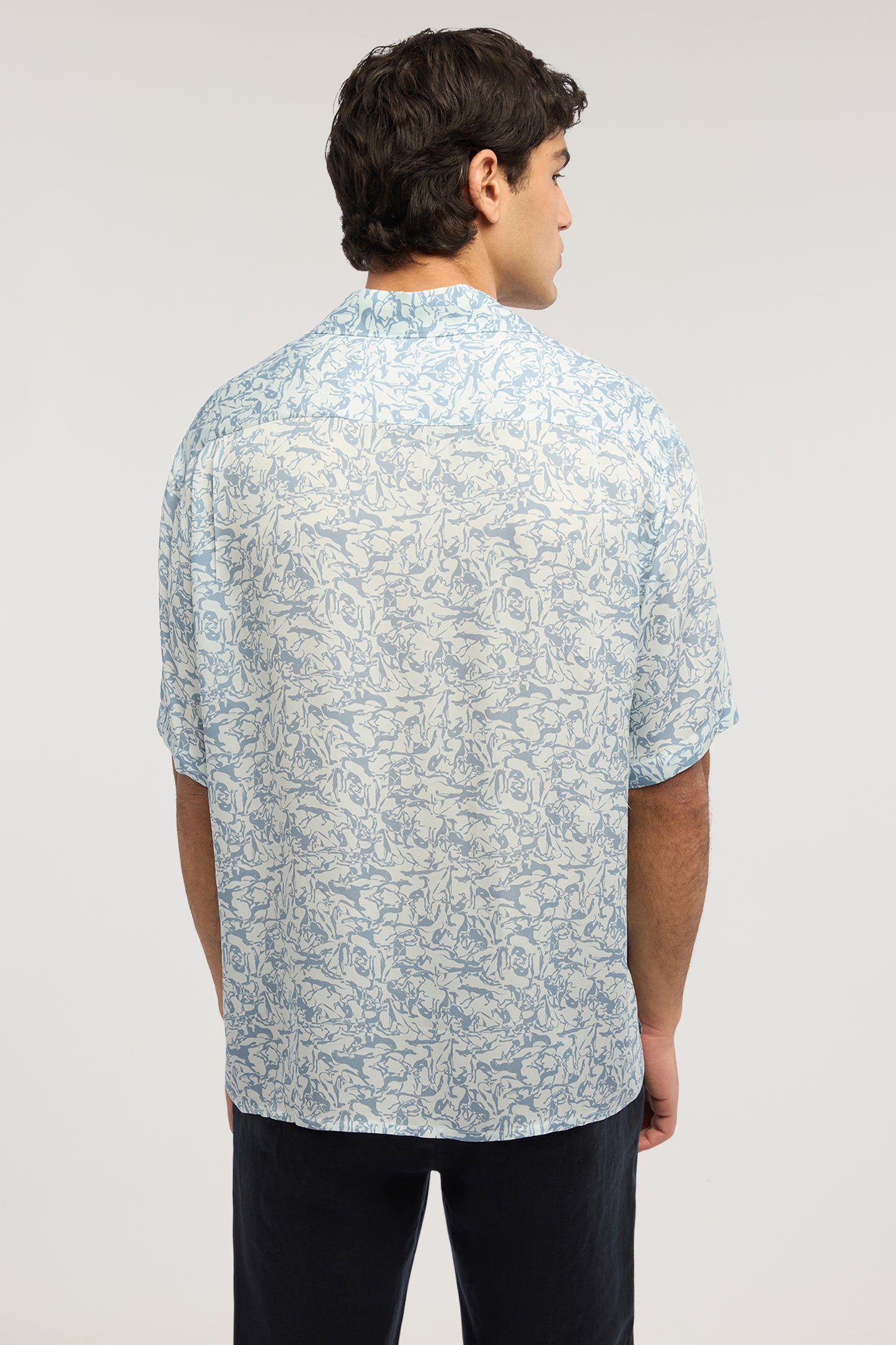 Camicia bowling in viscosa con stampa 2|30a7d2c951df88eeefbf51e0fbfe4ed2f3ef1b160918656ddb2600a6f463ad30