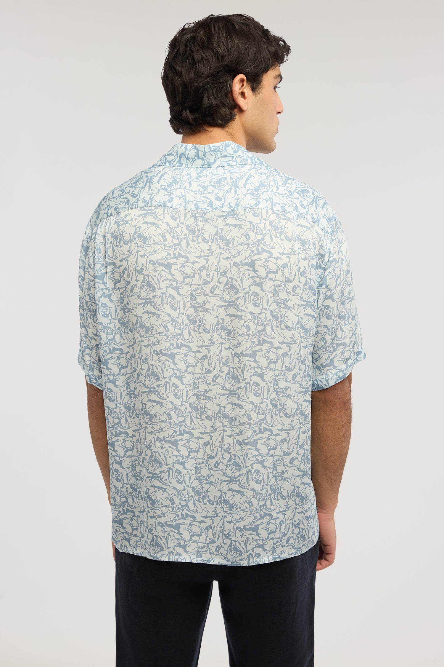 Camicia bowling in viscosa con stampa 2|30a7d2c951df88eeefbf51e0fbfe4ed2f3ef1b160918656ddb2600a6f463ad30