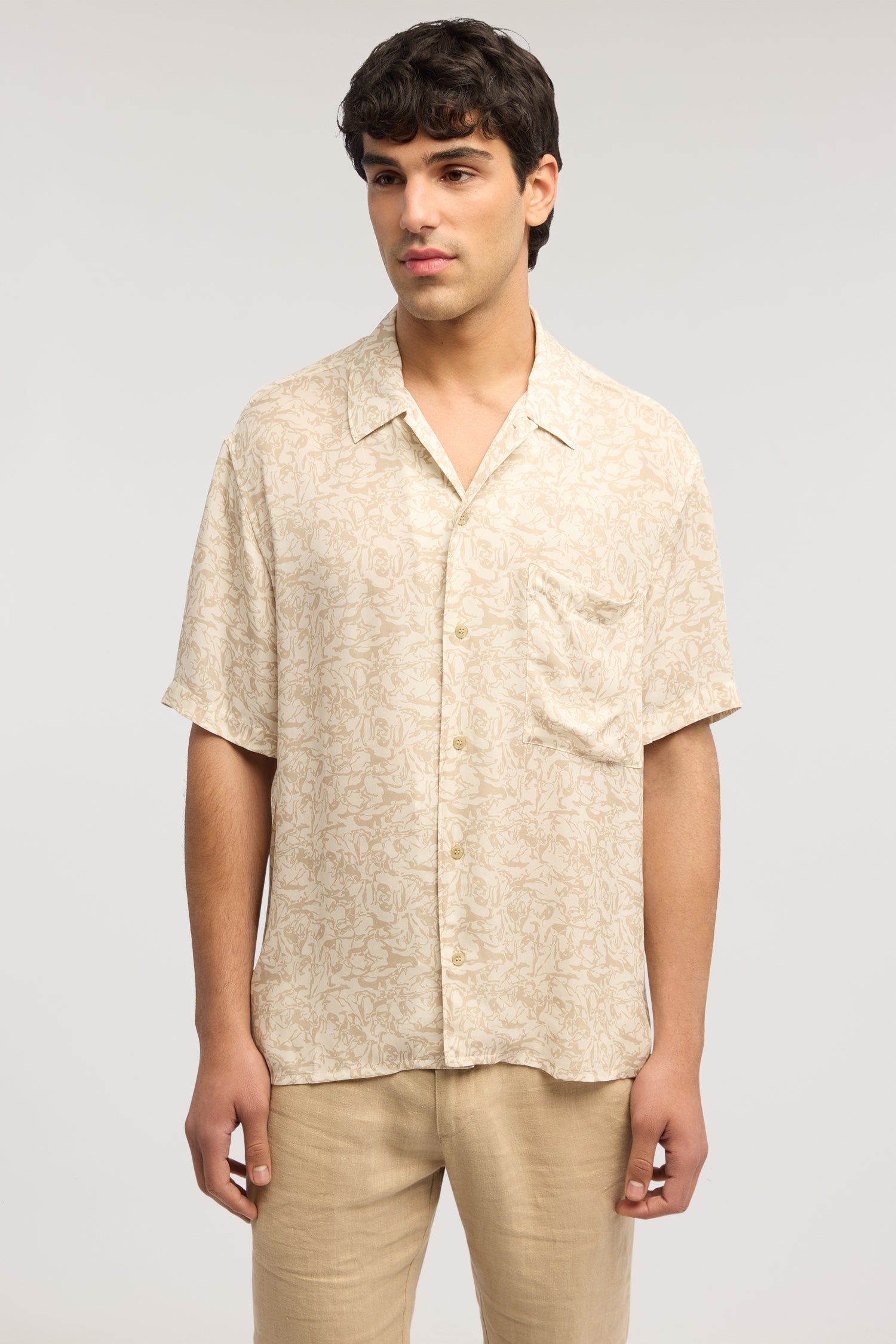 Camicia bowling in viscosa con stampa 2|30cbf04523b0375151ccf0e458801ee9467aacd68c3ee935f8da2b37640b2c69