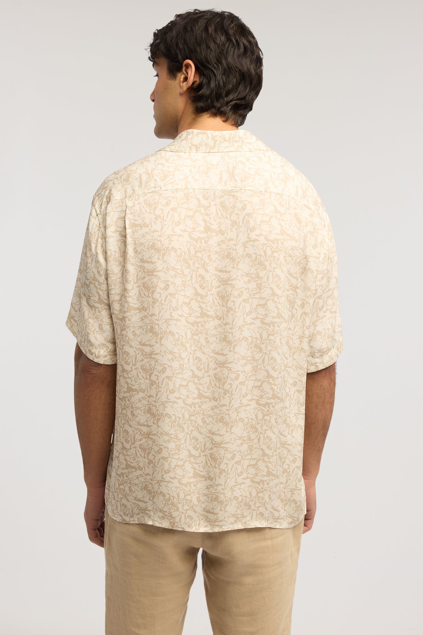 Camicia bowling in viscosa con stampa 3|90712f628fe5640a5b96aa75aa3d40541cec497d582f735ab1dc720aa3585e3a