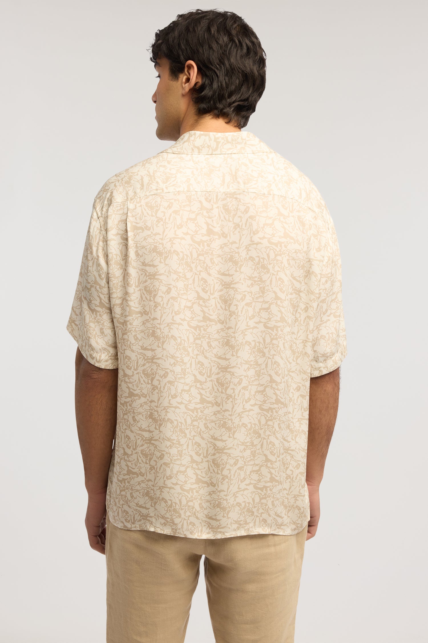 Camicia bowling in viscosa con stampa 3|90712f628fe5640a5b96aa75aa3d40541cec497d582f735ab1dc720aa3585e3a