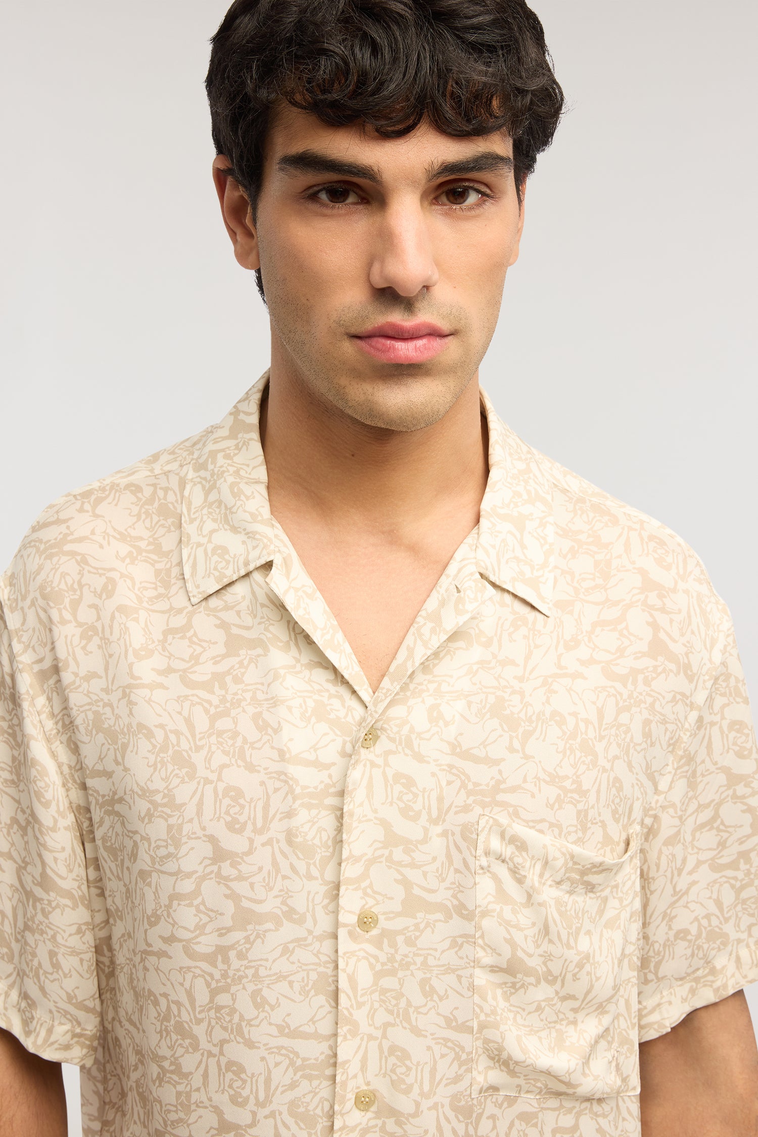 Camicia bowling in viscosa con stampa 4|b74dbf9f7294aa14d75c2c0c937b5195c0c5c3a1b85e59408fff322420b4d367
