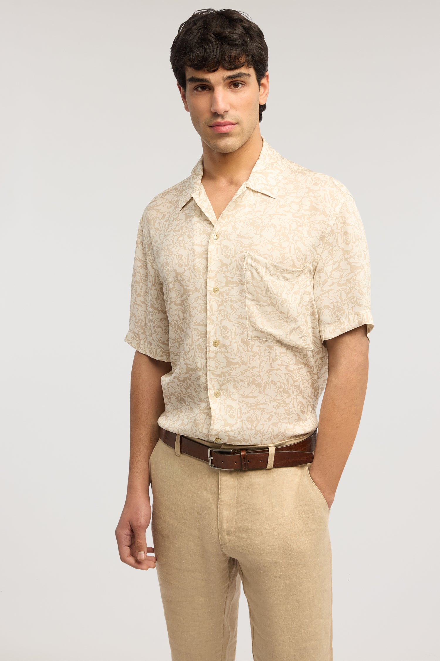 Camicia bowling in viscosa con stampa 1|081ffbdd52995d776d4a6a7ddc3a70e741063108c3eeee58a6fb776bd3b717e1