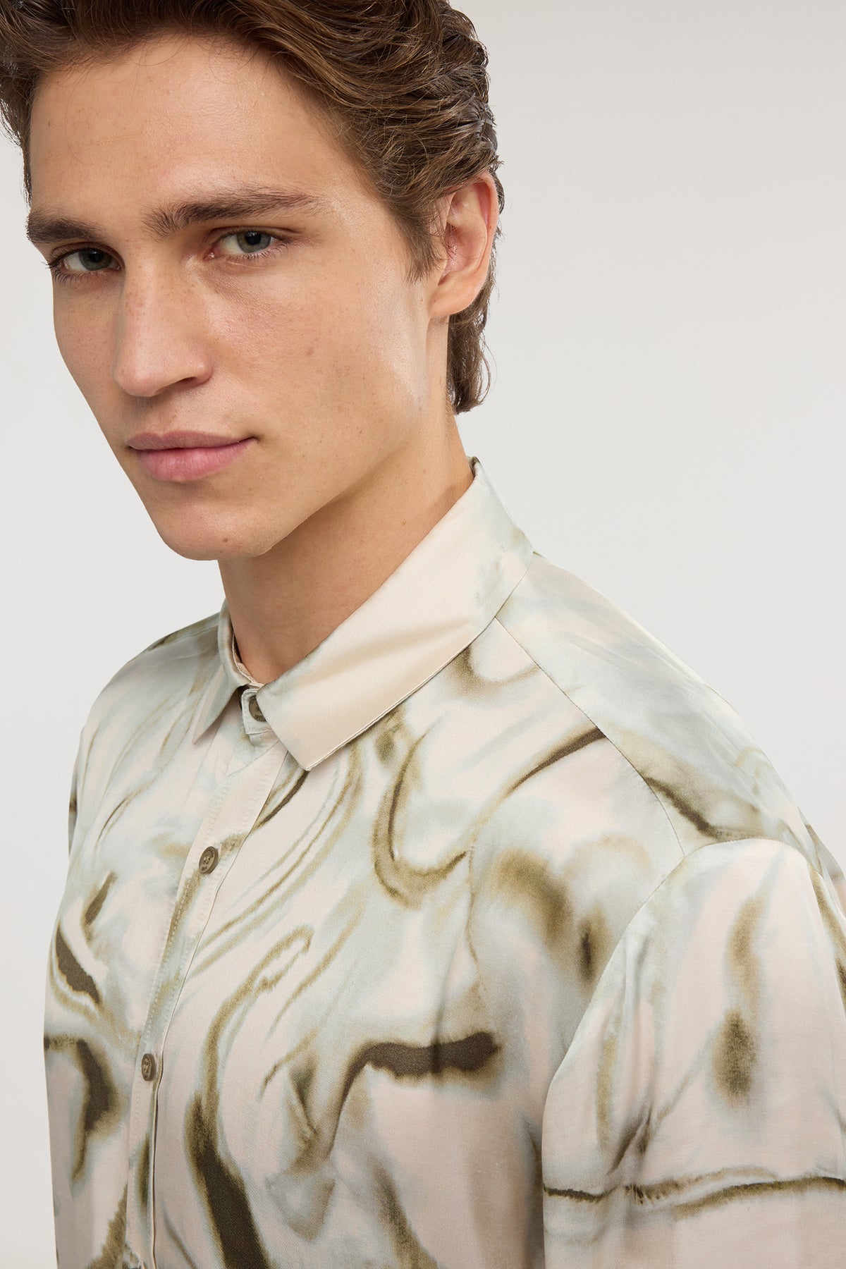 Camicia regular fit con stampa in viscosa 3|fc6058efe2253cfdf1e9758b3b3547c3ac5e6c32e766975582d55226903a3487
