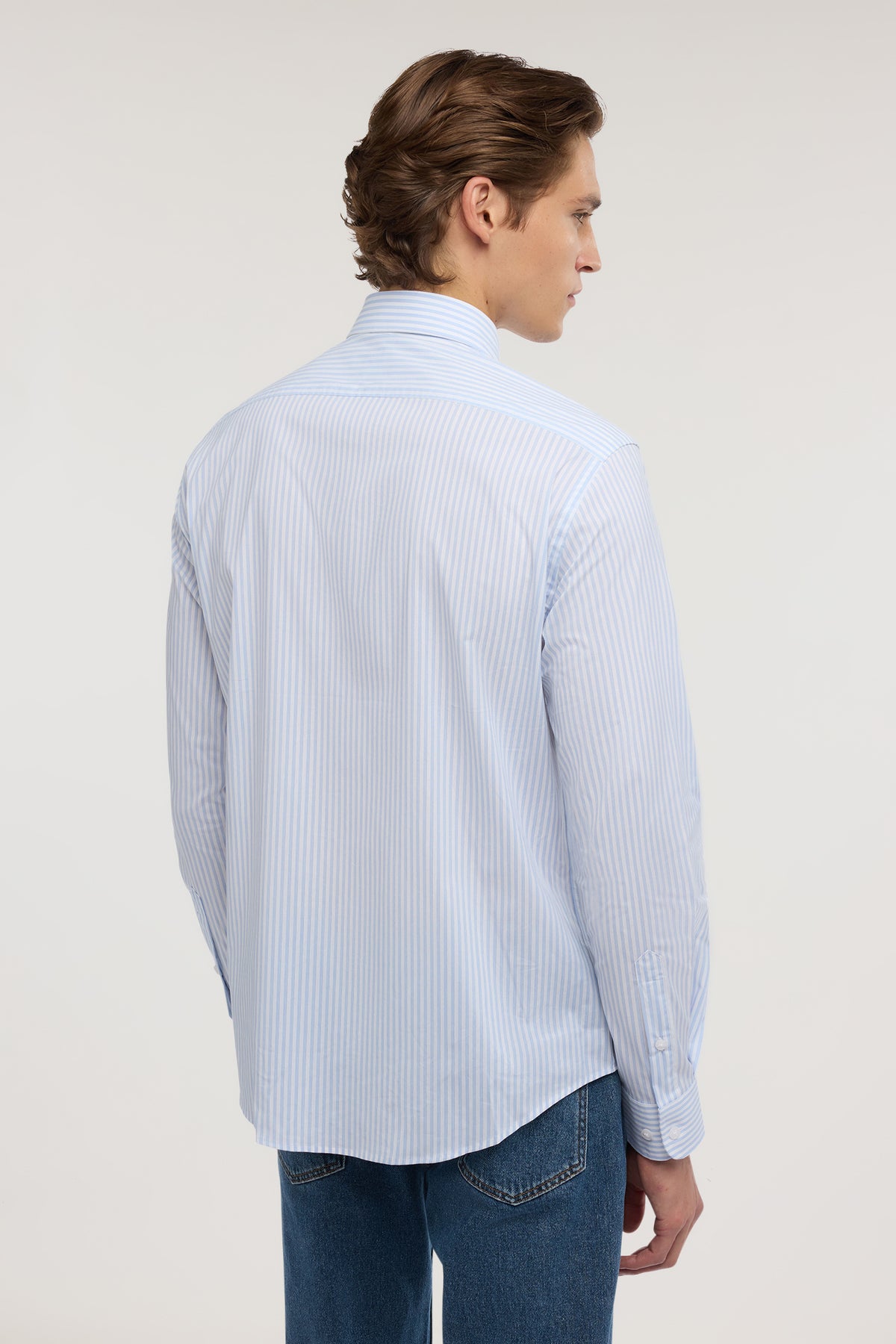 Camicia regular fit in popeline a righe 2|bfc85bf424b7c07b415b4940a69fa1a8709b4ee8daf064b81acd8b03575bfac9