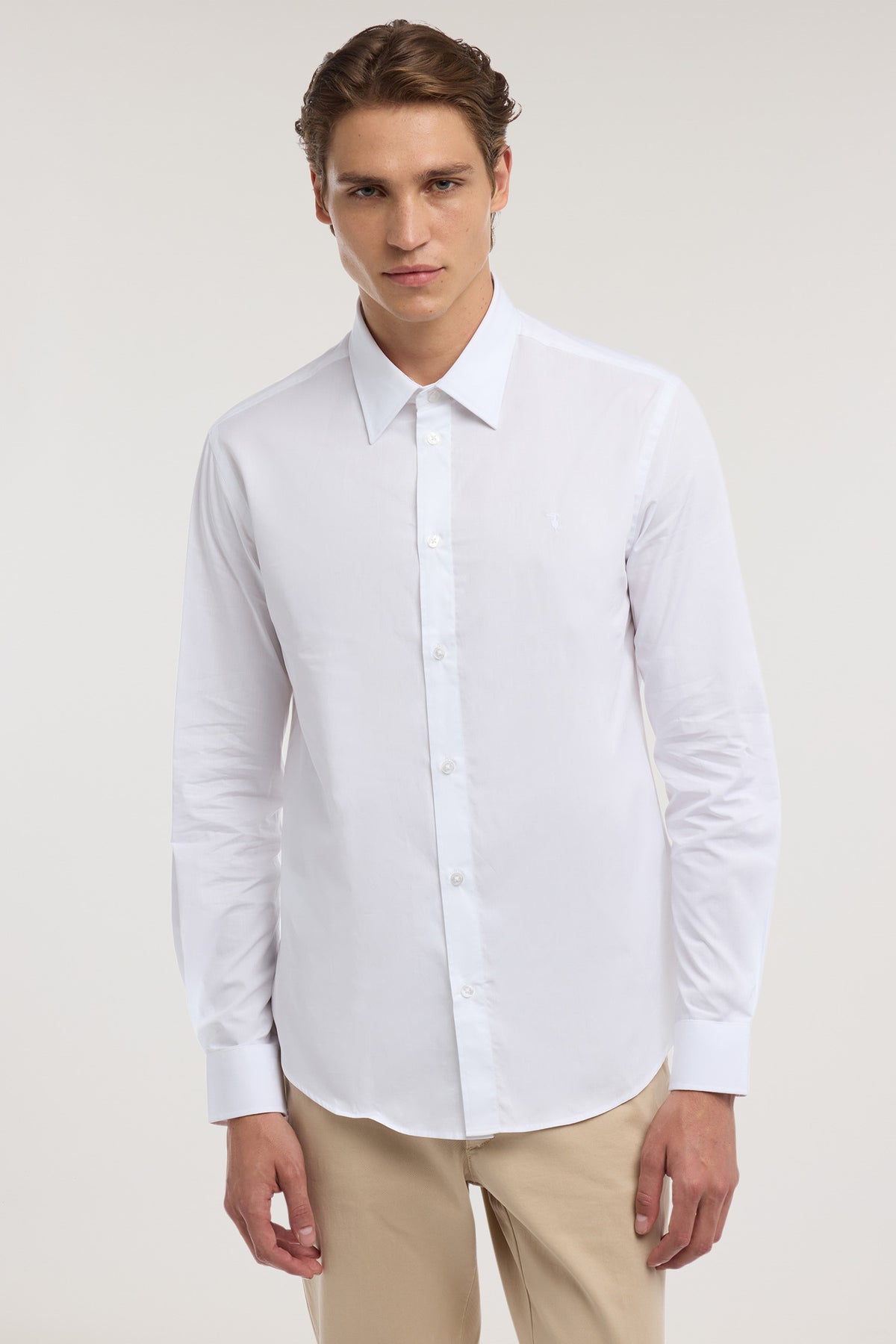 Camicia regular fit in popeline di cotone 1|097b0e7b057ec547a3b2757401e11adb4efef4a29bafd8cf8c5f7cb7b03bd54a