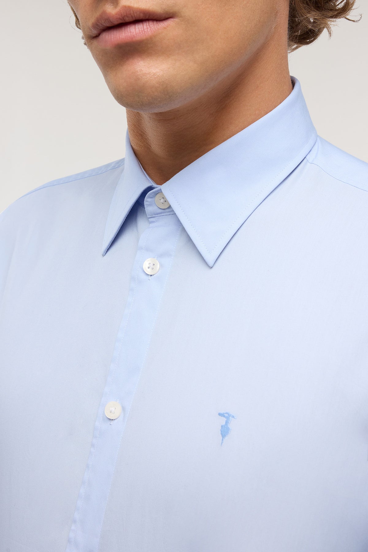 Camicia regular fit in popeline di cotone 4|07197cd2dda0e2570d9c0ab1fa3ca880fa3ccea064e8bf6502da67e9b063763e