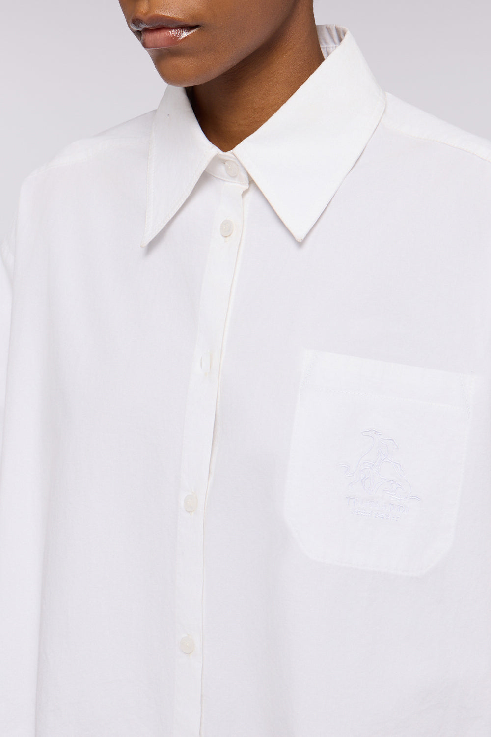 Camicia over in popeline con ricamo Gentle Society 3|86425ad2716883e1d95668f7c4df0109b2b68fcd4252f76f7f97ac366f6e470f