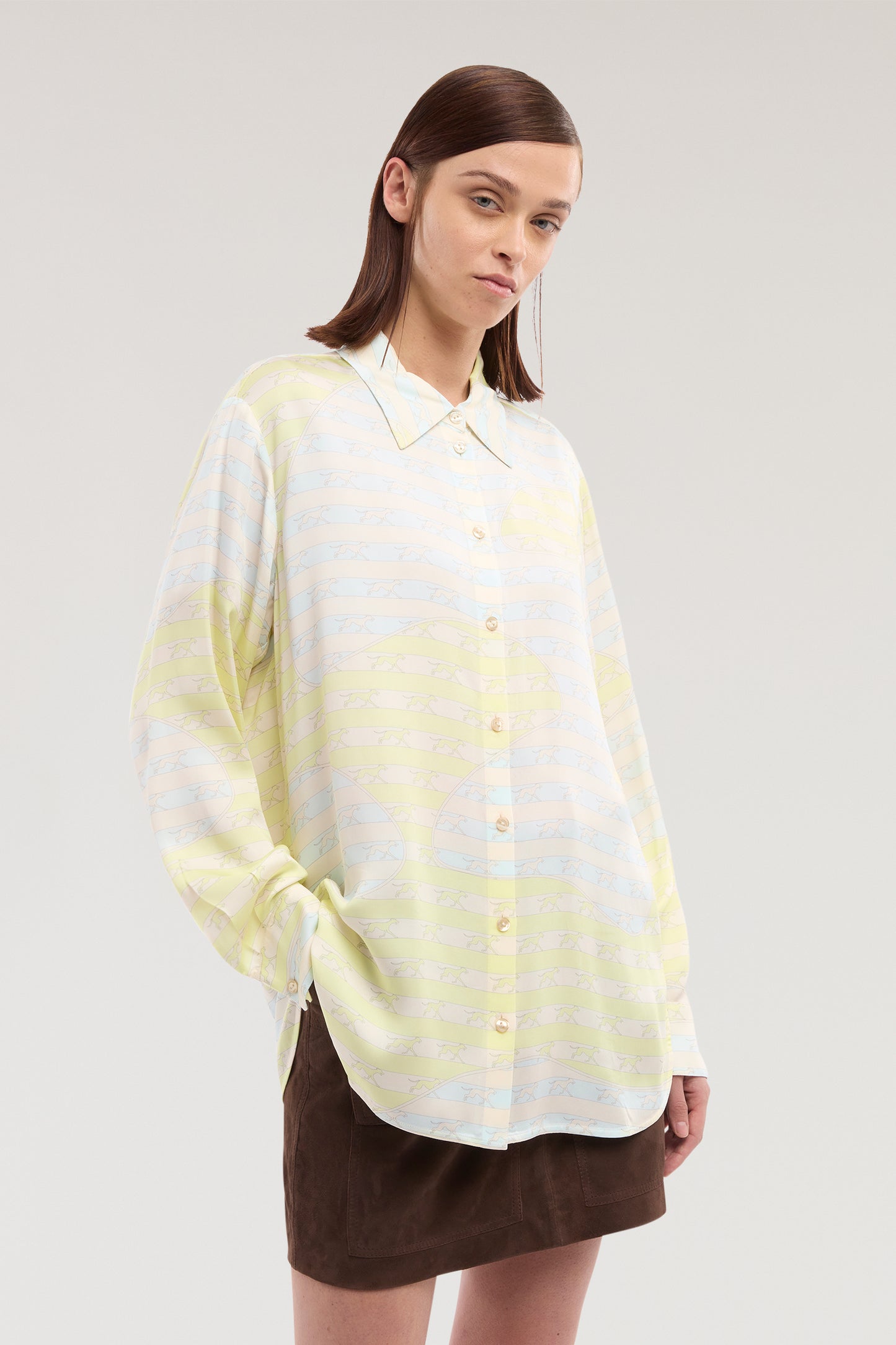 Camicia over in satin con stampa 1|a9a60a689344de54200fd8b12b2b45b843160b781e4b28b27f73e21ee64f9fcb