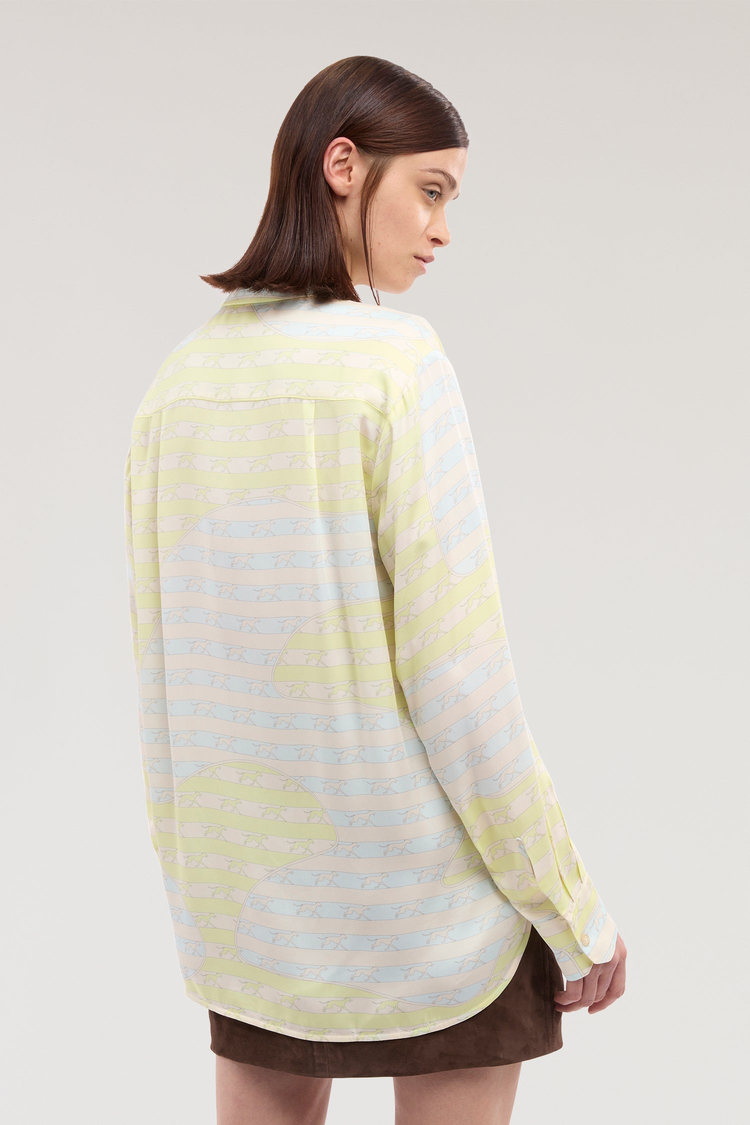 Camicia over in satin con stampa 2|7b47423cf871d3f3771a3e2909089b801a9d58a6bf6616b2e1d8484063653793