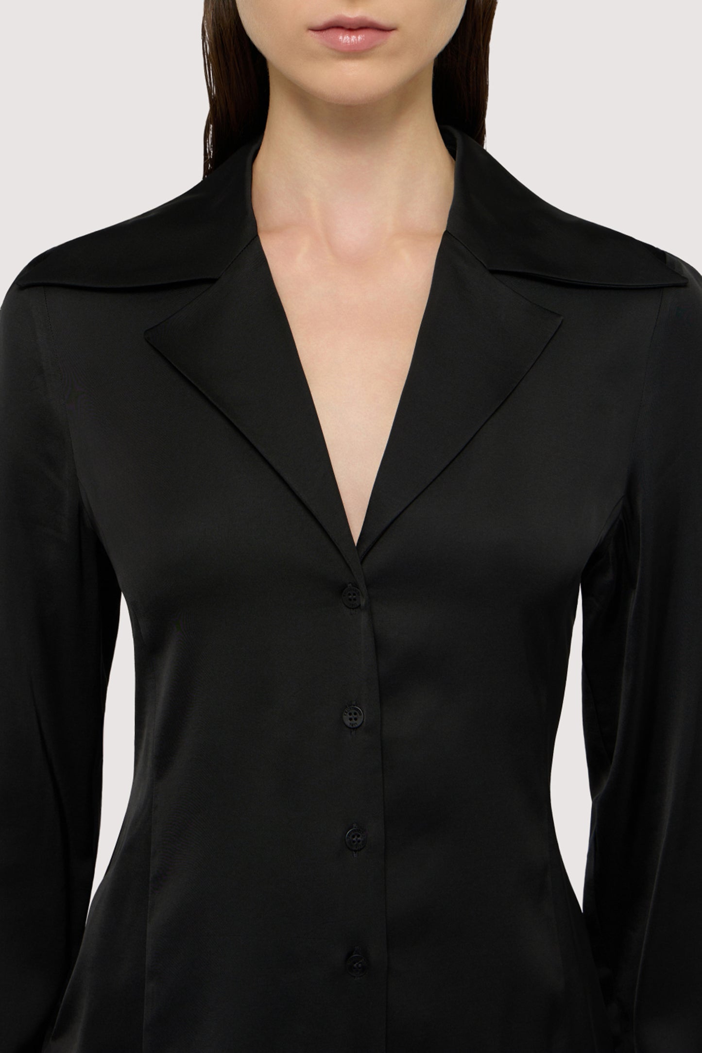 Camicia slim fit in raso con revers 3|20c5bb2ef8ba8ad39cf7467ad736d730833ee5b47b405861913c412096738bad