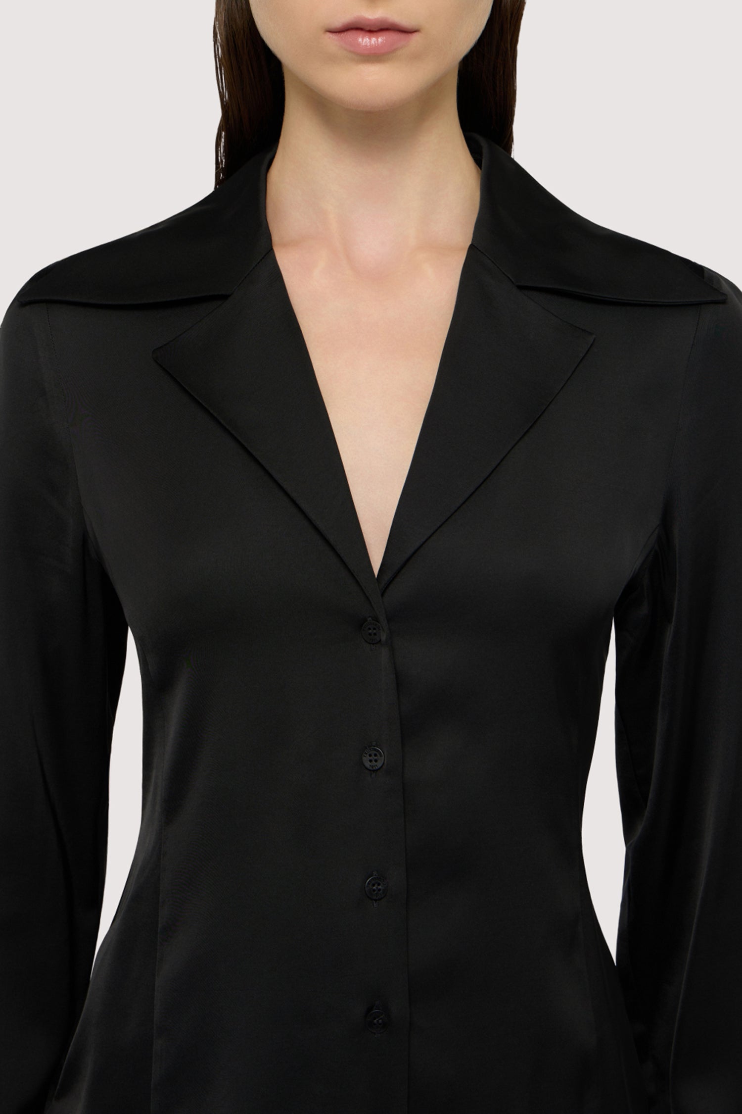 Camicia slim fit in raso con revers 3|20c5bb2ef8ba8ad39cf7467ad736d730833ee5b47b405861913c412096738bad