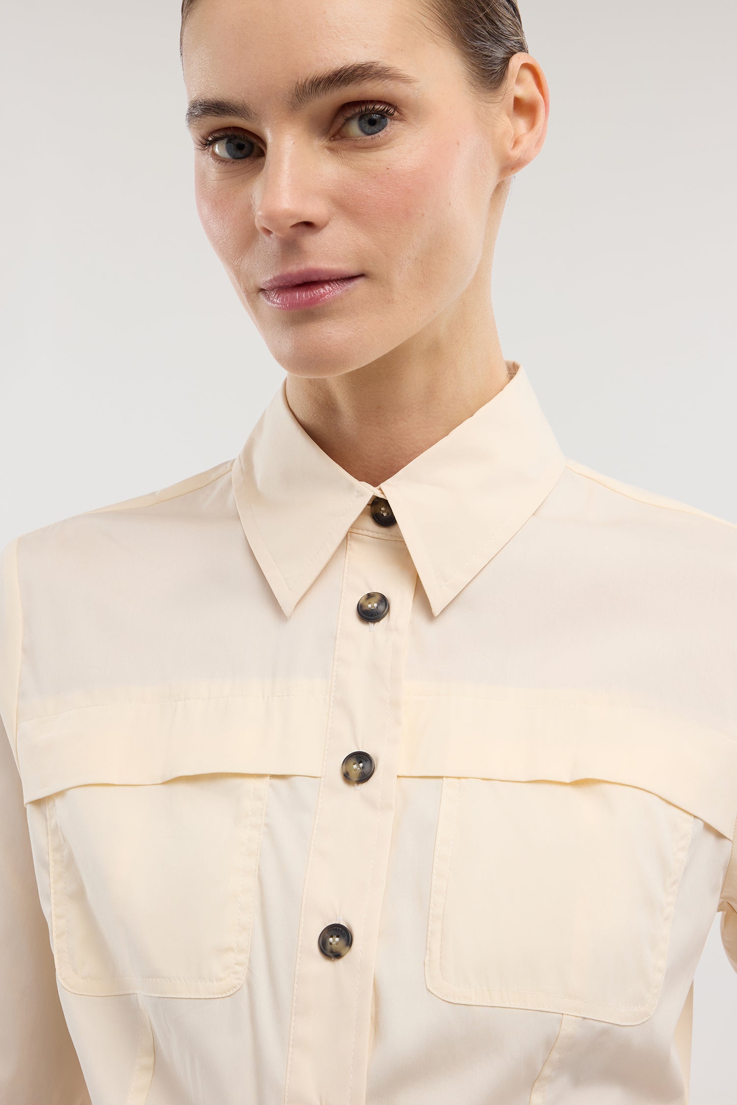 Camicia a maniche corte in cotone leggero 1|f8c9eb17b67d9182d9c27aee18e57fbdacb09d5cbb4caf404eb74b5c2e24510a