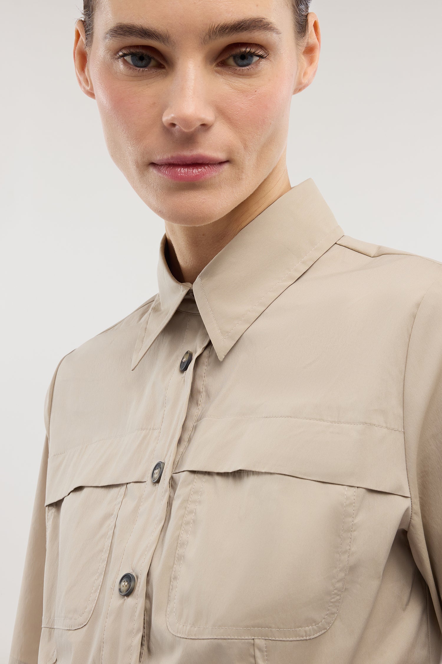 Camicia a maniche corte in cotone leggero 3|5b2a645cb46e29b455cbb05c44cc460eaff2b8e962568ca71d1df91afe1877e0