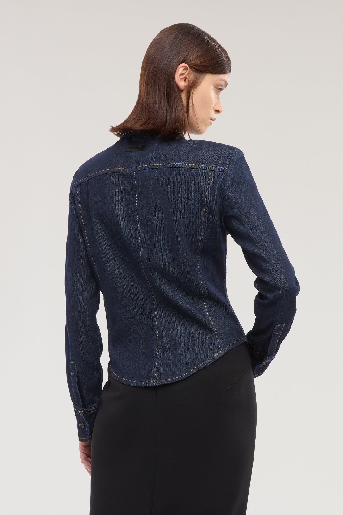 Camicia slim fit in denim leggero 2|b07088aa6ea148a7bd1fffa194d8a9acc9d58755058fd21f7f789607583e45ec