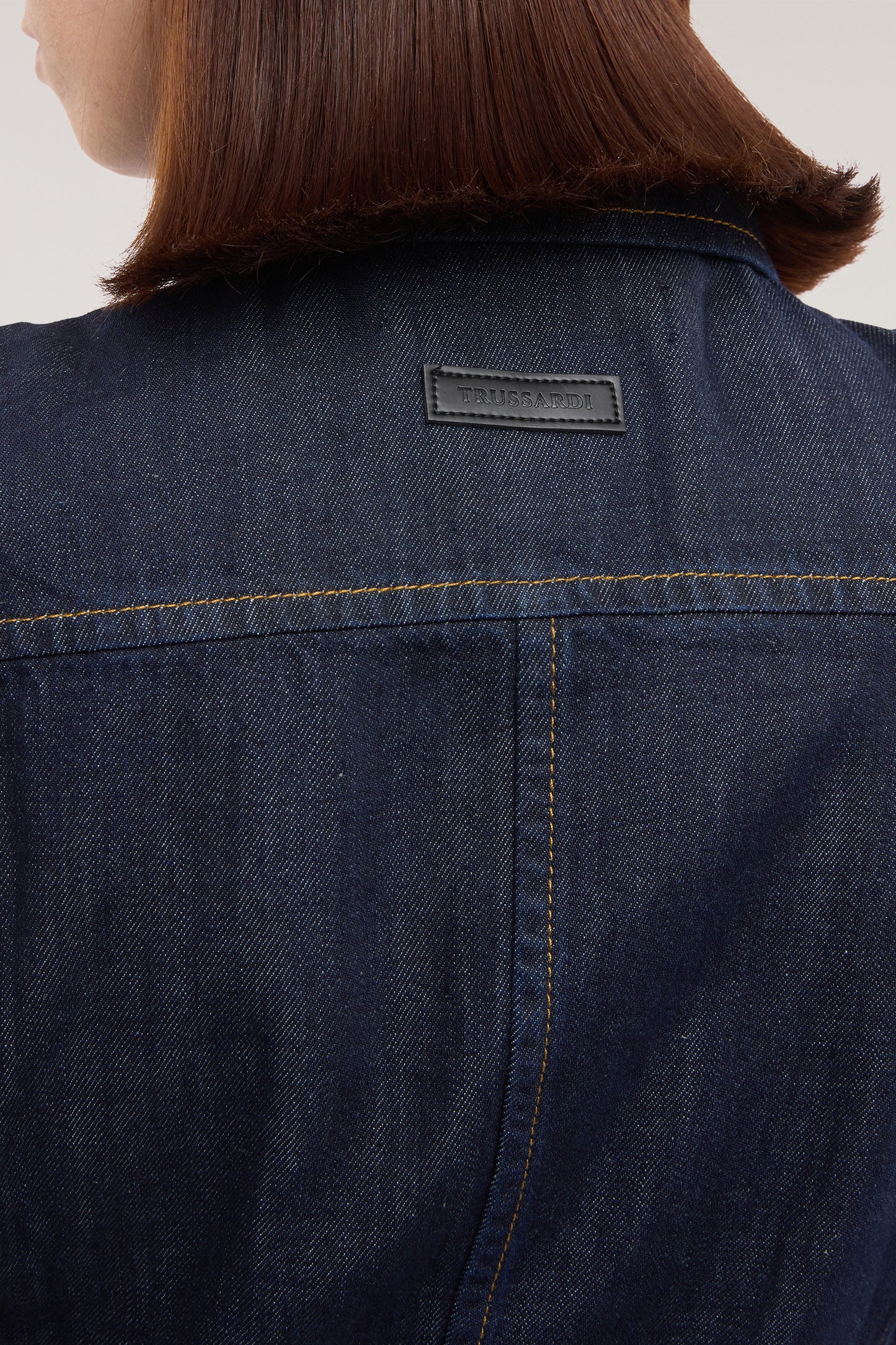 Camicia slim fit in denim leggero 4|8aefe5fd609a8c75287be7ed665811e07afde65681b062b35bcfc21698457806