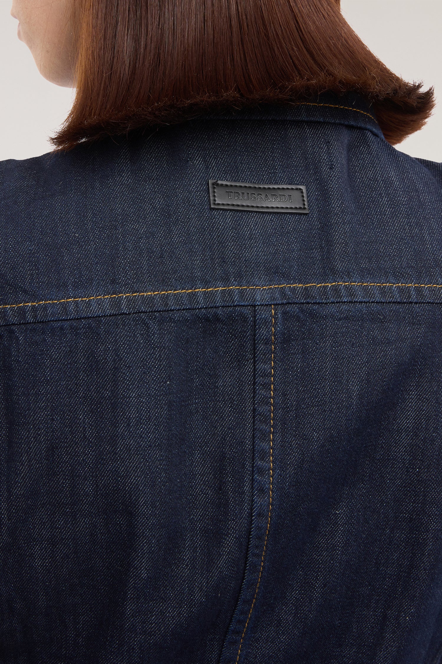 Camicia slim fit in denim leggero 4|8aefe5fd609a8c75287be7ed665811e07afde65681b062b35bcfc21698457806