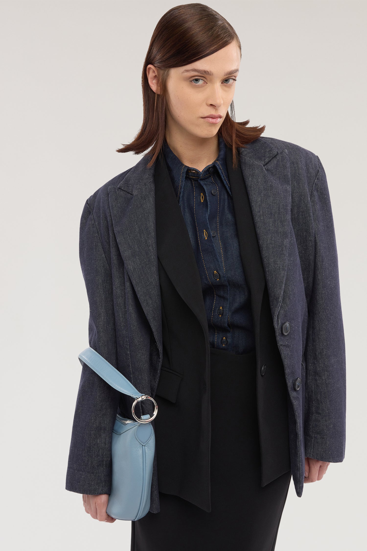 Camicia slim fit in denim leggero 3|e769b85622c9443837c4c254a57aa0c4f7d5e26d9b8398ef351c2e49ae091b5a