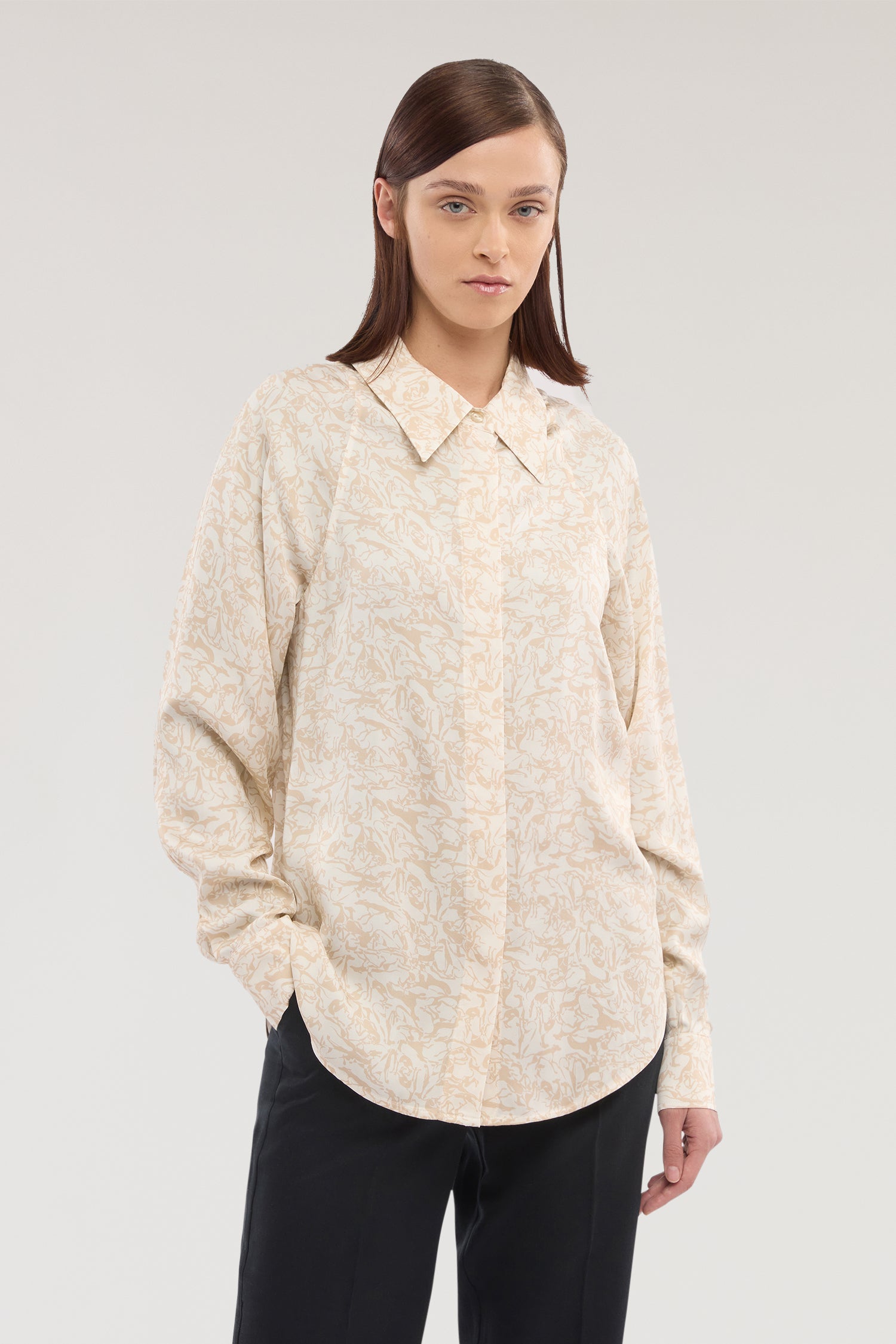 Camicia con stampa in twill di viscosa 1|cbc8c89a05600872939ea6eeba300af7d283be3df916c16bbc0318c9faed970f