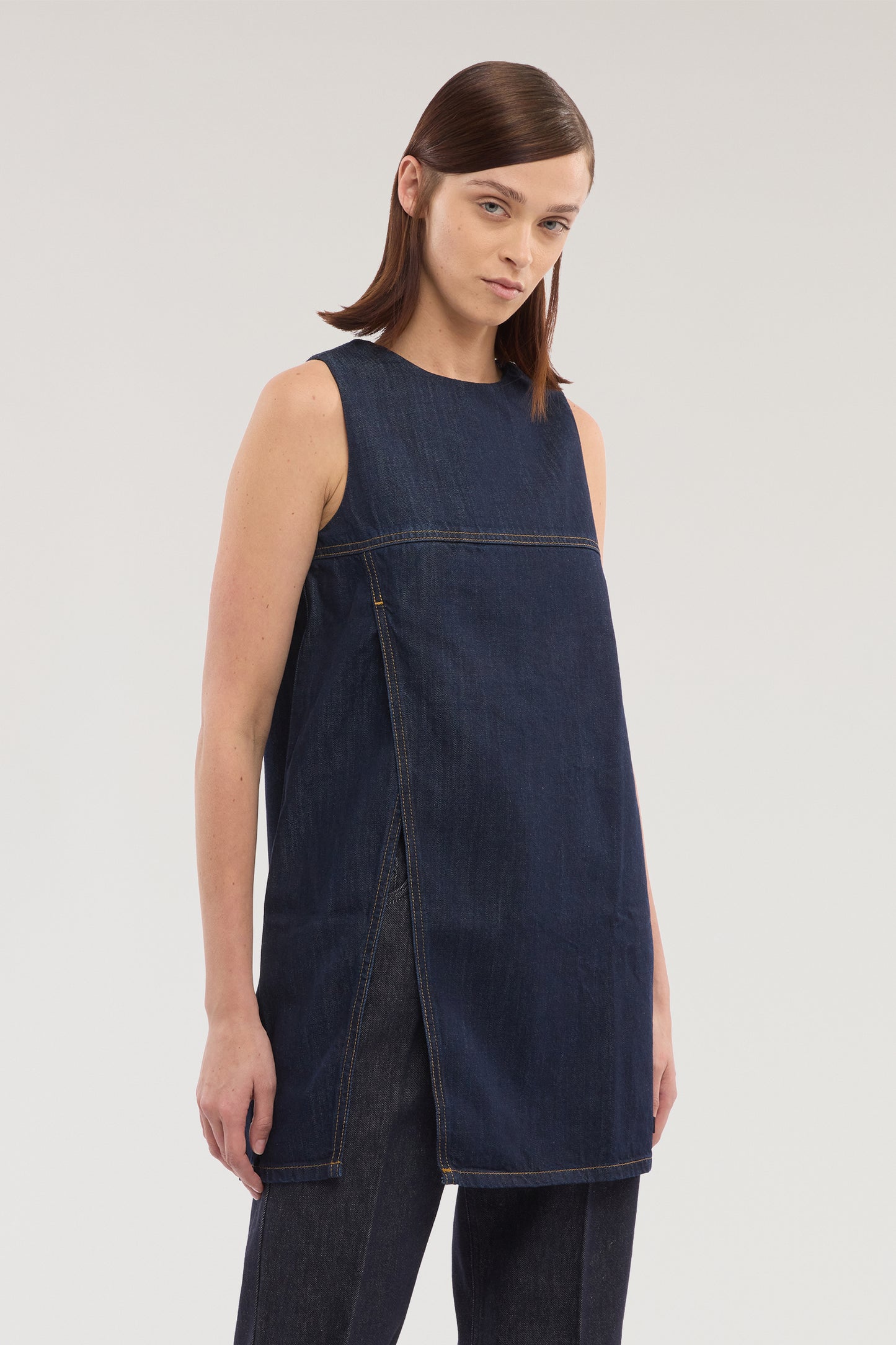 Top lungo con spacco in denim 1|19f1eb14e9cfcafa4126d9d9d0022a540f7aa289cba746ead0723fd77b0e5290