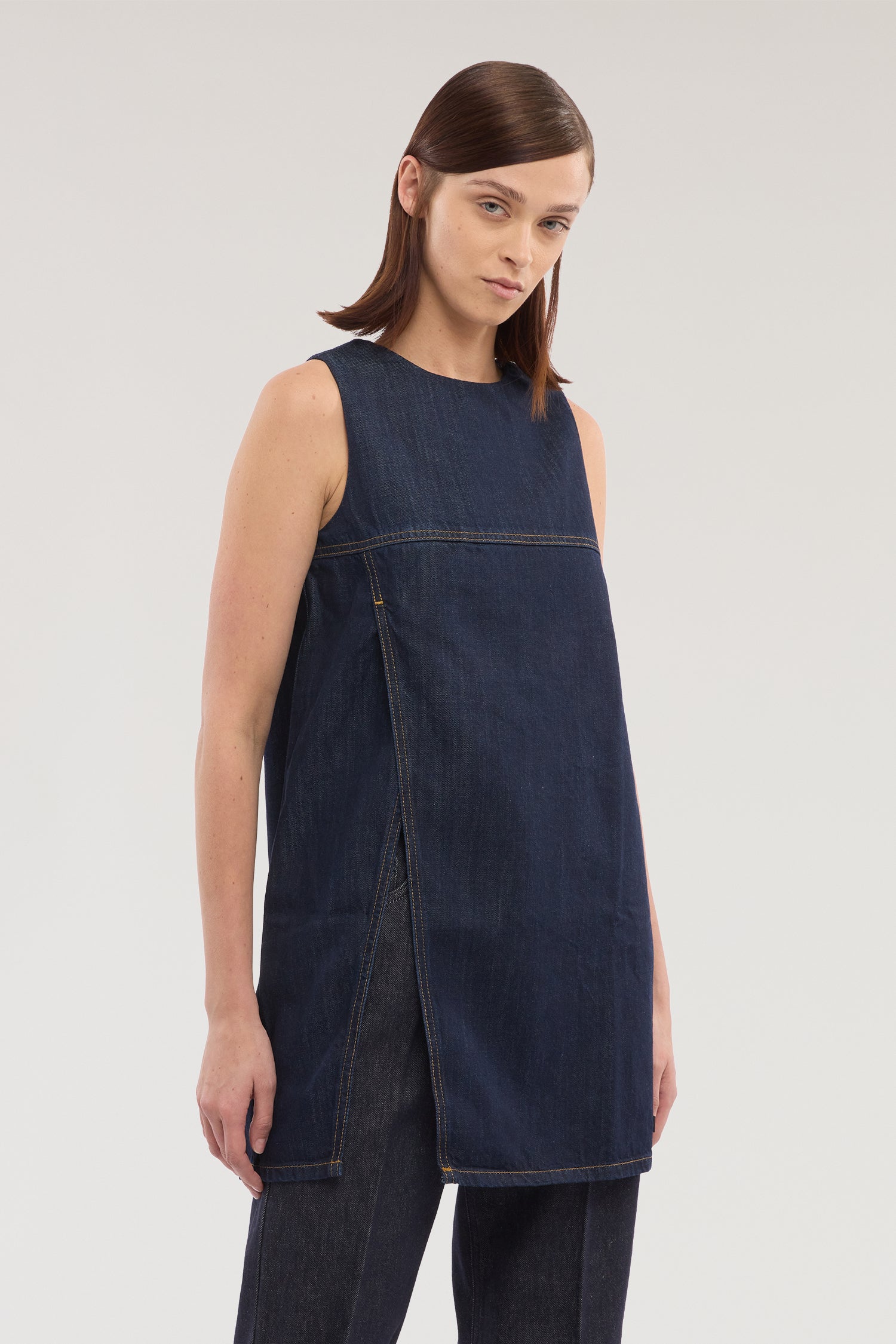 Top lungo con spacco in denim 1|19f1eb14e9cfcafa4126d9d9d0022a540f7aa289cba746ead0723fd77b0e5290