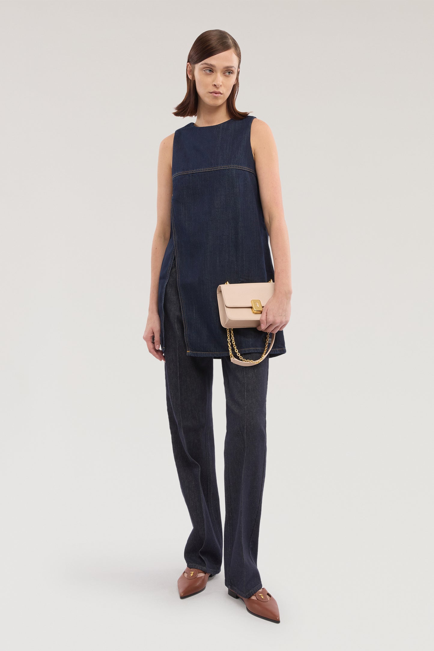 Top lungo con spacco in denim 4|f3777458592fdcc25c5d89c64faebaed4f3ed5bf63eda887c9183b0d18236d1f