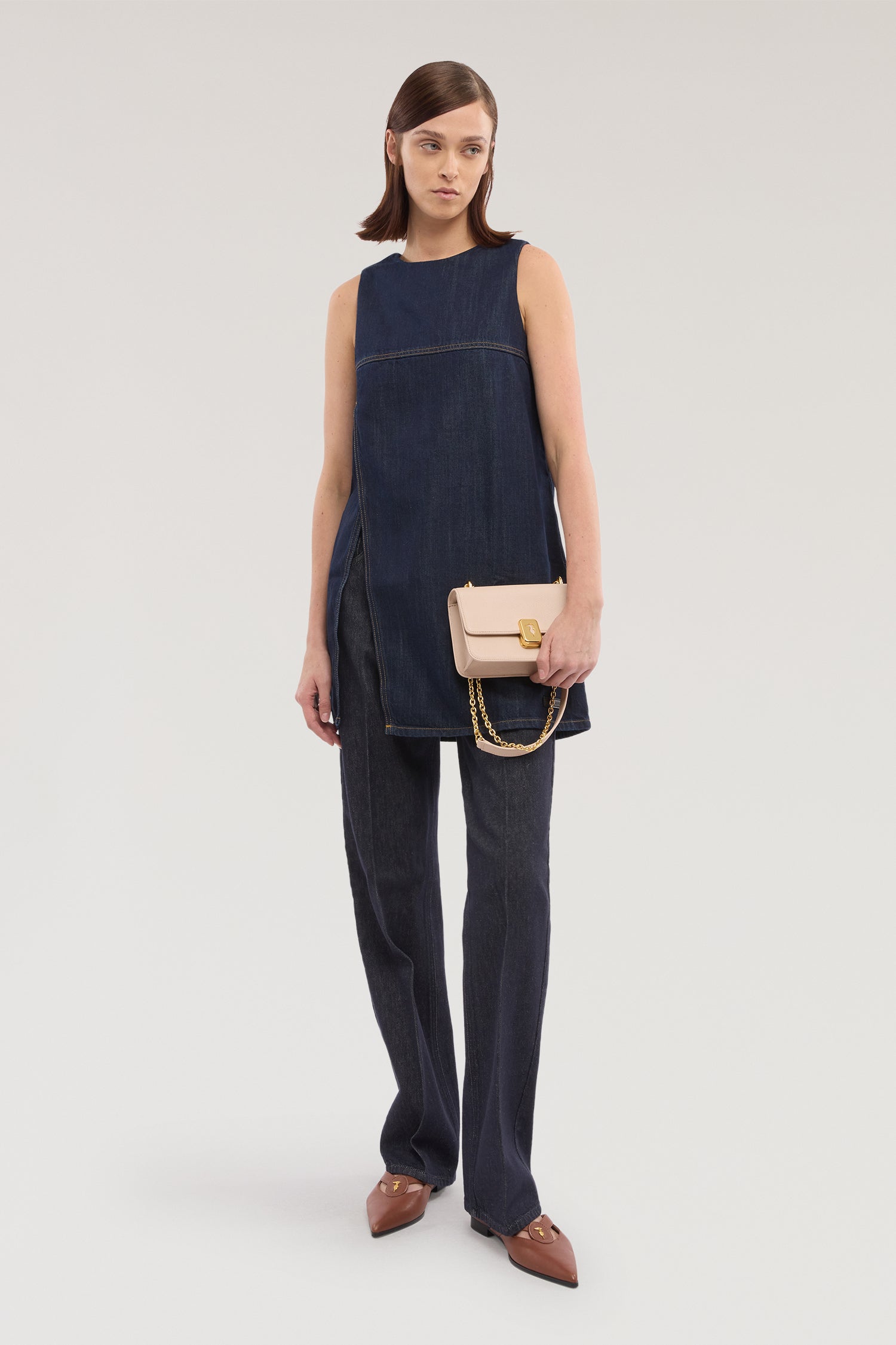 Top lungo con spacco in denim 4|f3777458592fdcc25c5d89c64faebaed4f3ed5bf63eda887c9183b0d18236d1f