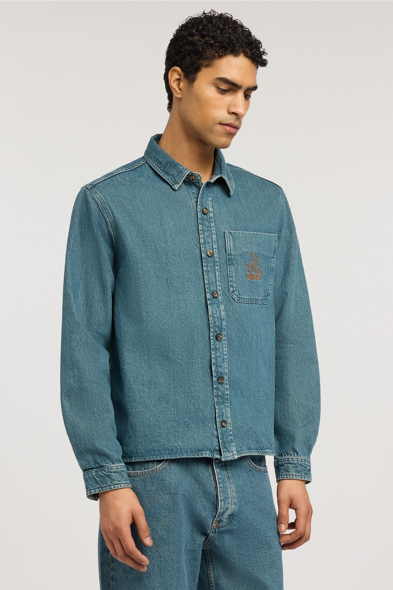 Camicia relaxed fit Gentle Society in denim 1|35cbd30409930f1c39245996d99e1041de5093c34287bd591aef4fdc416ccefc