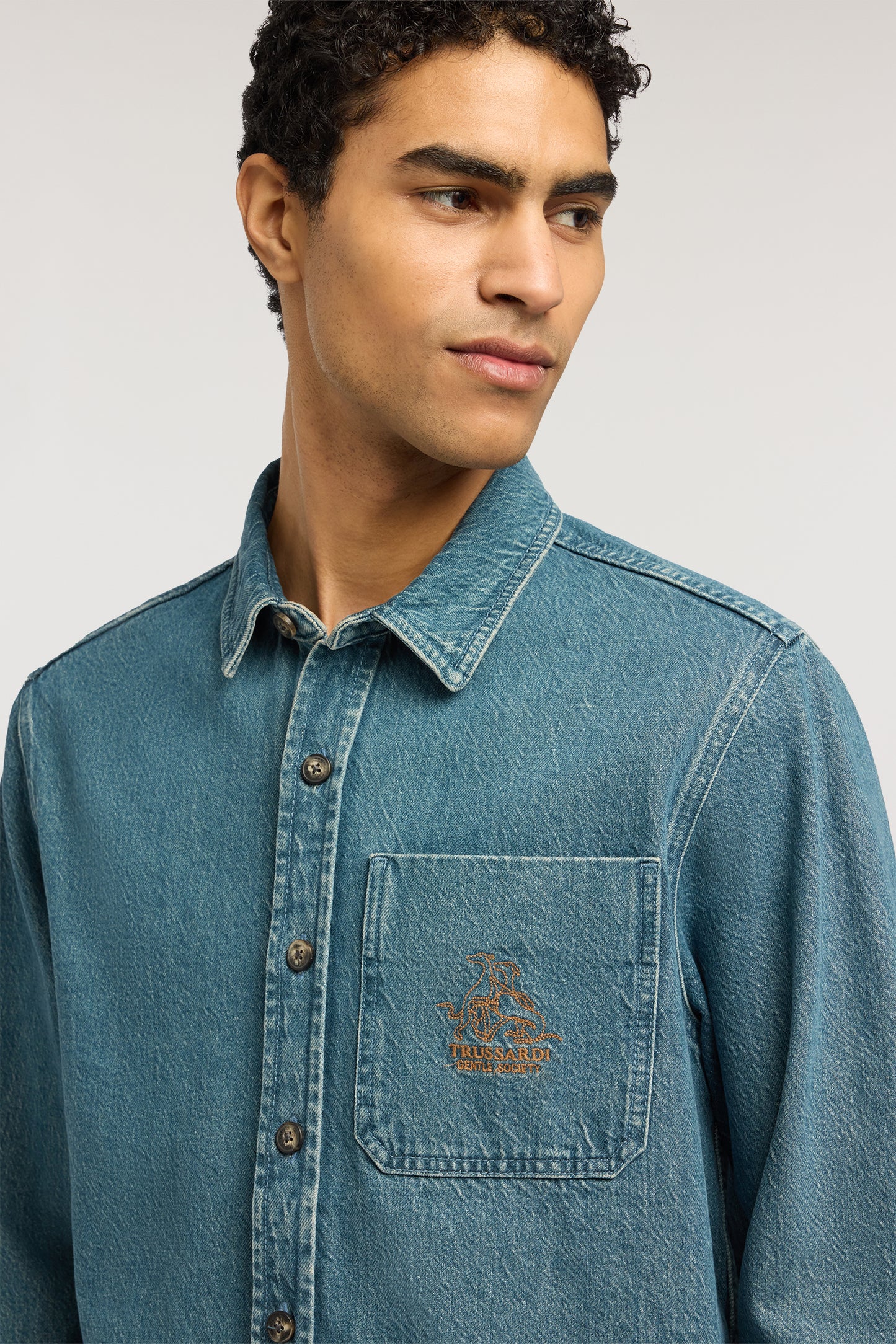 Camicia relaxed fit Gentle Society in denim 3|f03219f87f5af17abe7a7a15dc52fb46f8749b9751efcdef2a7d37379c9513fc