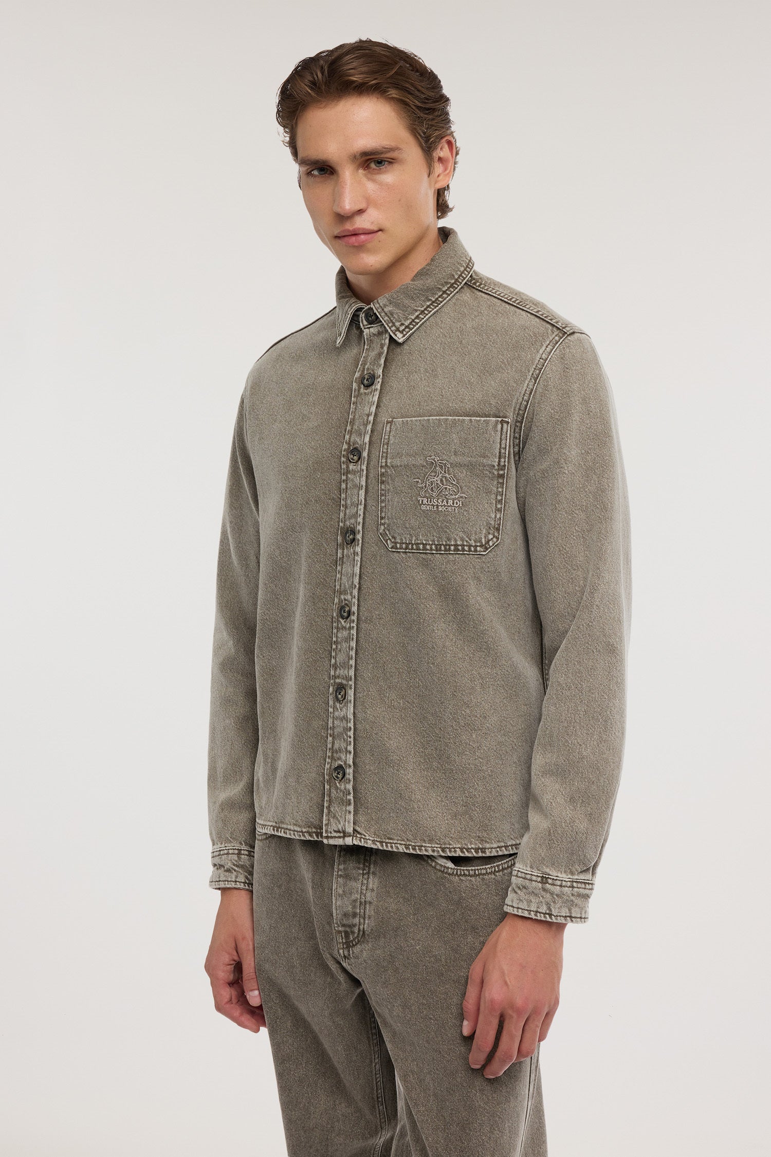 Camicia in denim stonewashed Gentle Society 1|6f1d3e3b7de60a2cc132e3ca56af91c6c6b79a69dd755d1aa5a667cd3fd77db5
